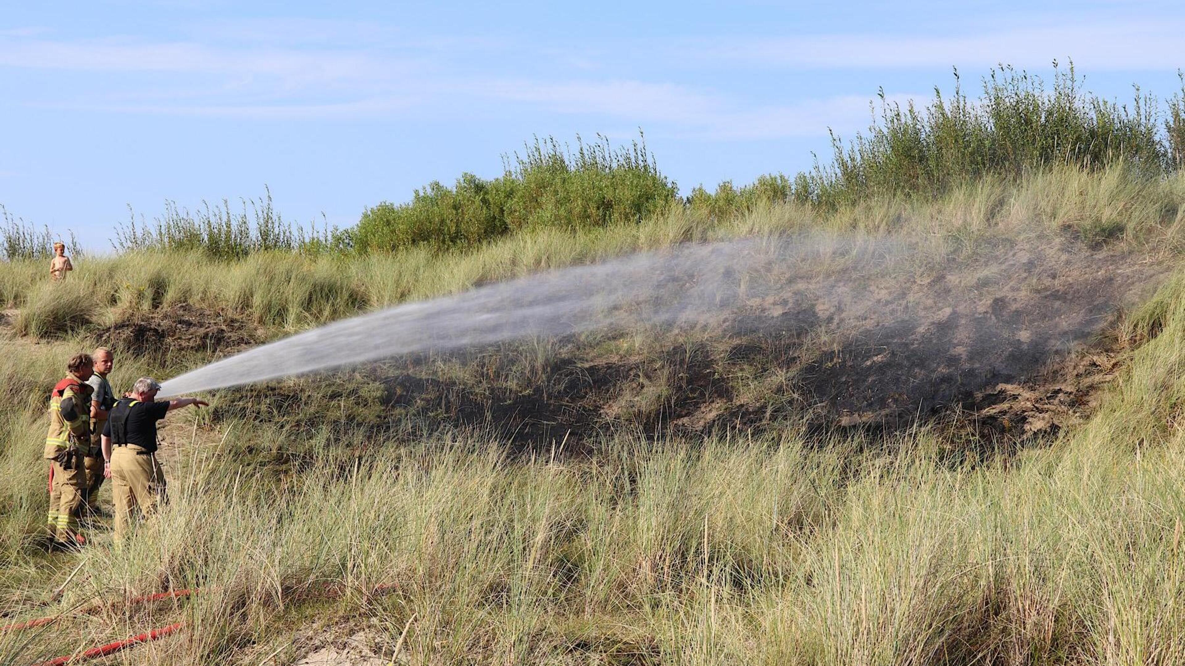 Flink deel duin aangetast bij duinbrand op Texel