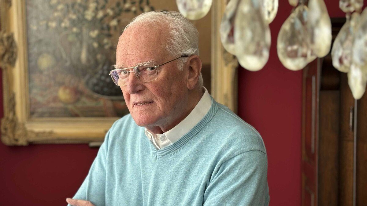 Aad van Eck begeleidde honderden mensen bij hun laatste reis. Nu is ...