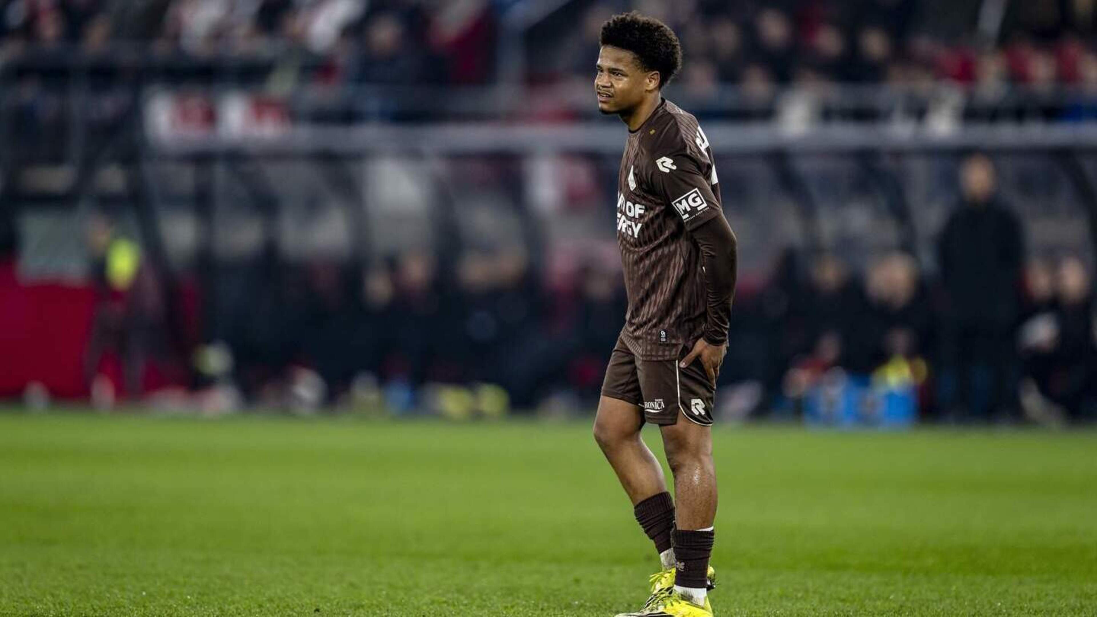 Ajax loans defender Alders to Telstar again