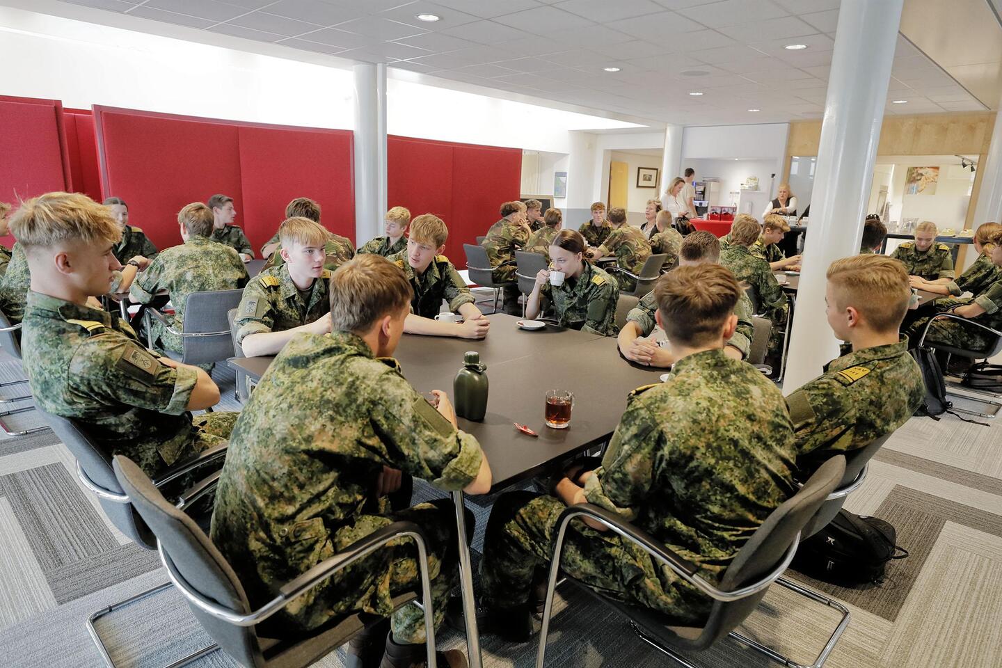 ’Plotseling was het één grote clusterfuck in treincoupé.’ Militairen in ...