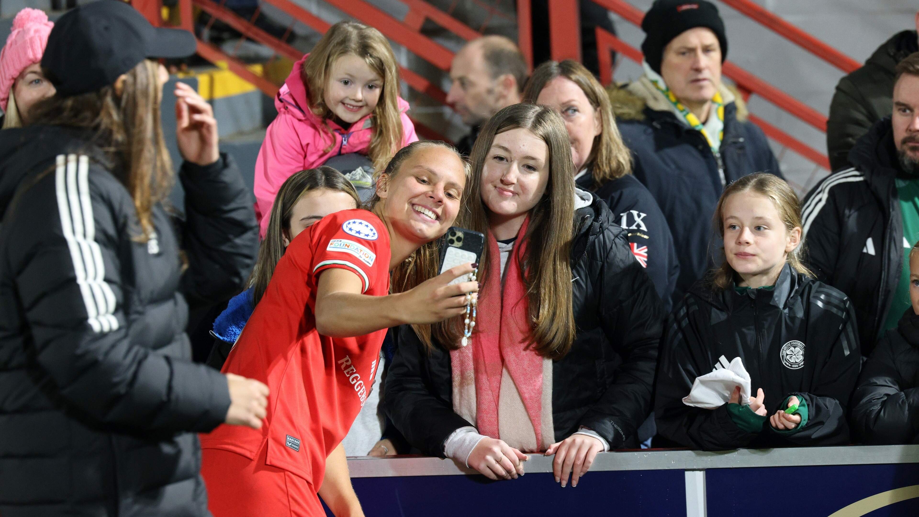 Ajax signs Anna Knol from FC Twente