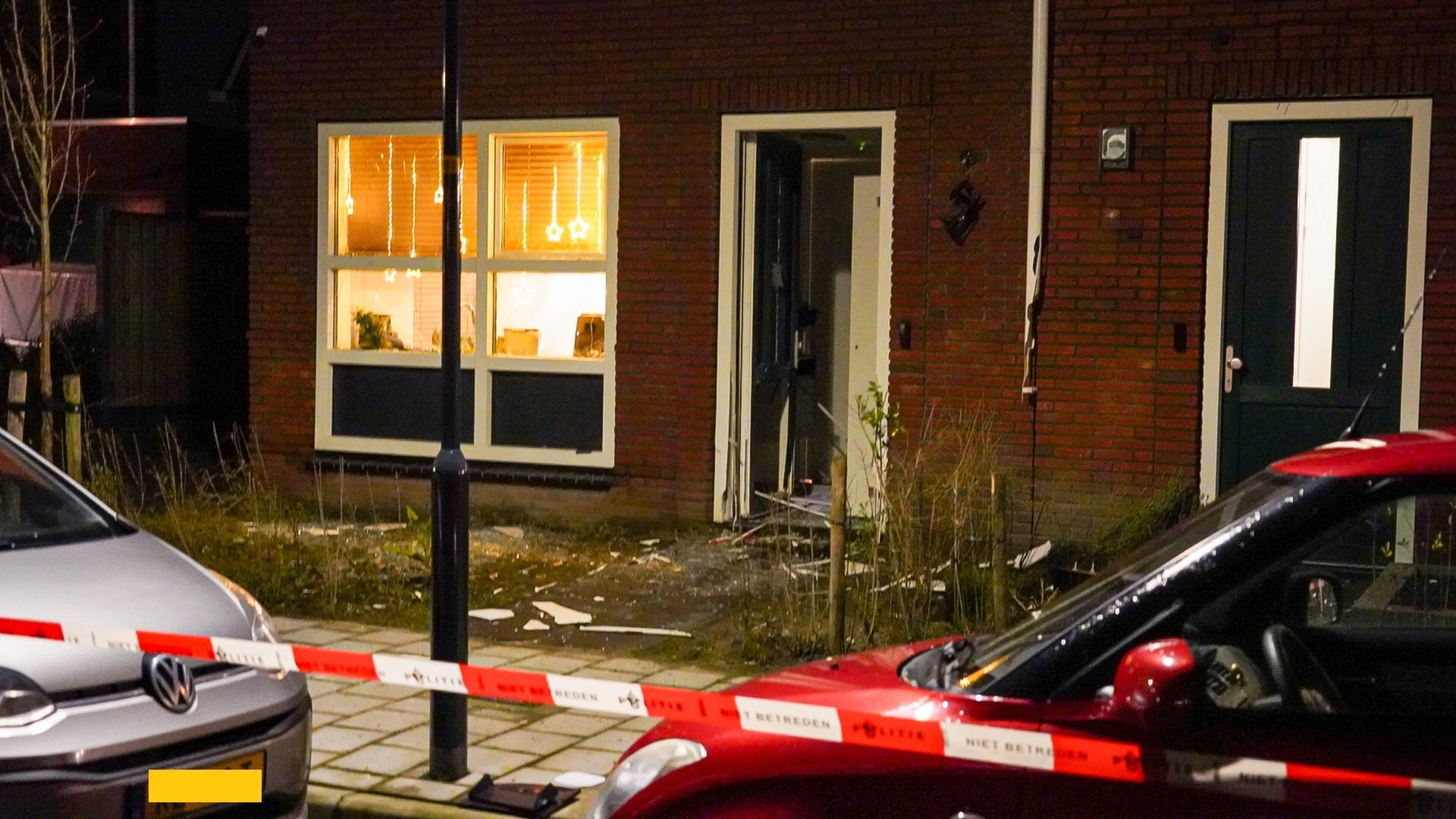 Explosie bij woning in Zwaagdijk-Oost, verdachte mogelijk op beeld