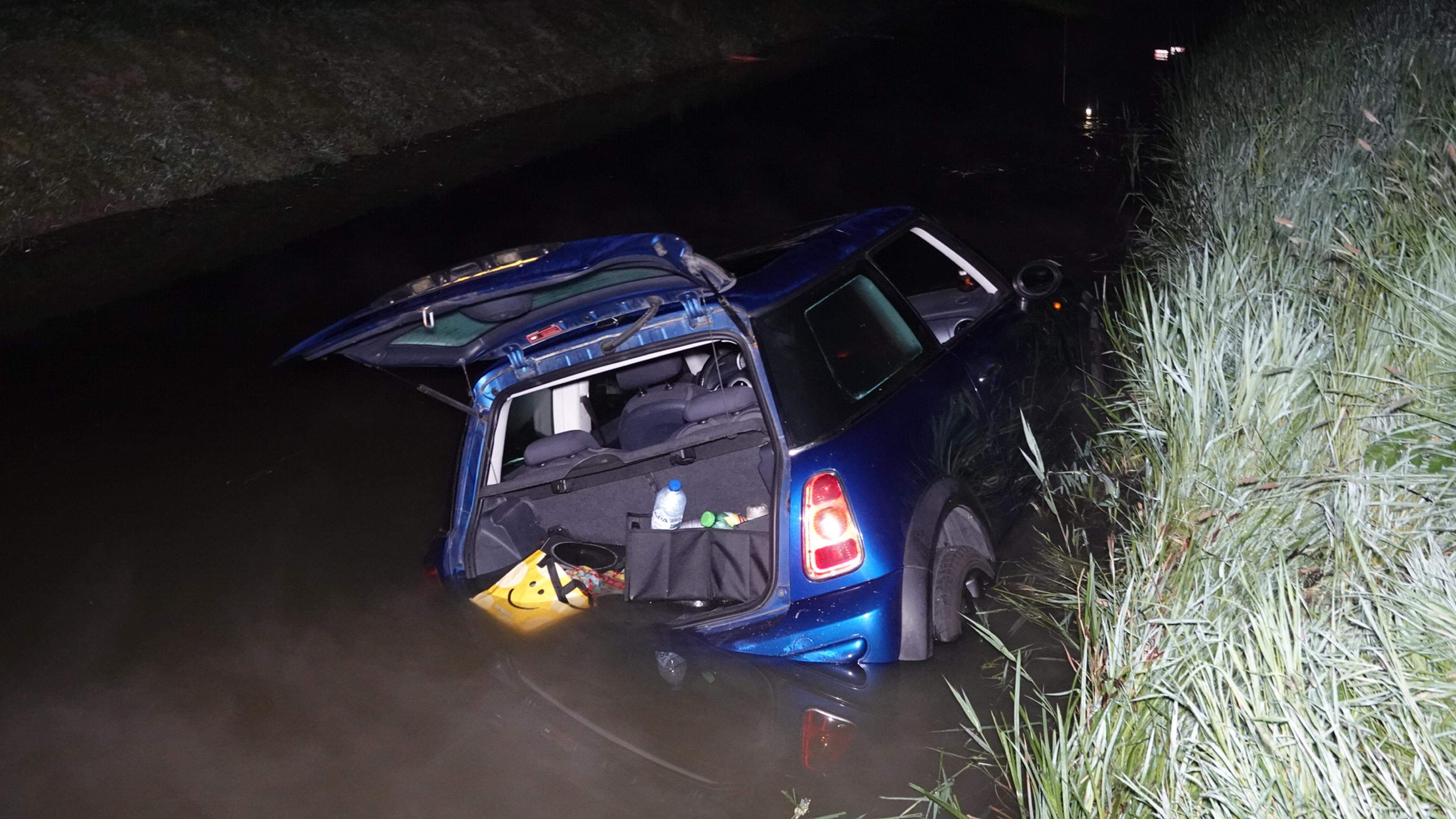 Automobilist belandt in sloot Berkhout