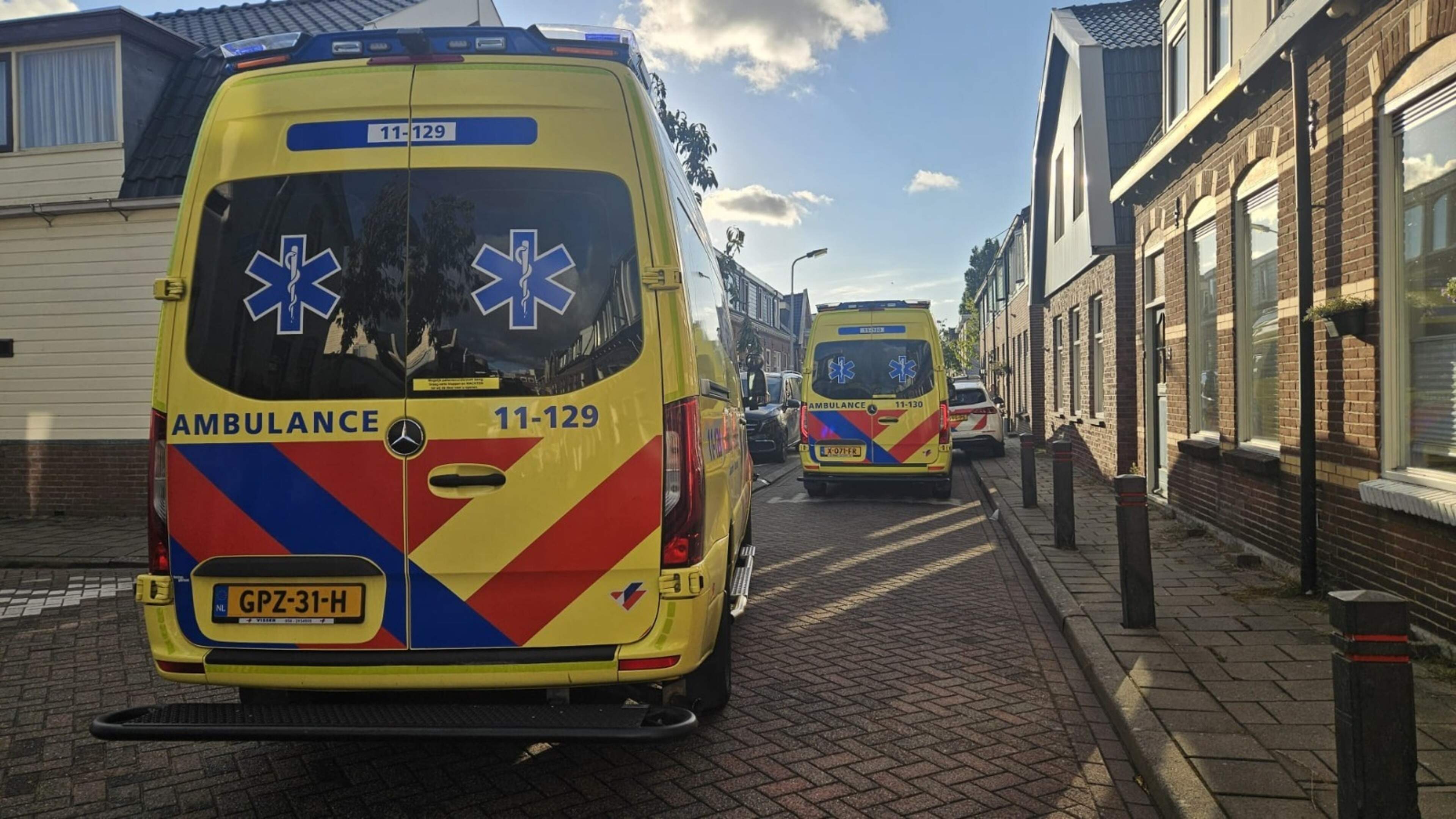 Man raakt ernstig gewond bij val van schuur in Wormerveer, traumateam ingevlogen