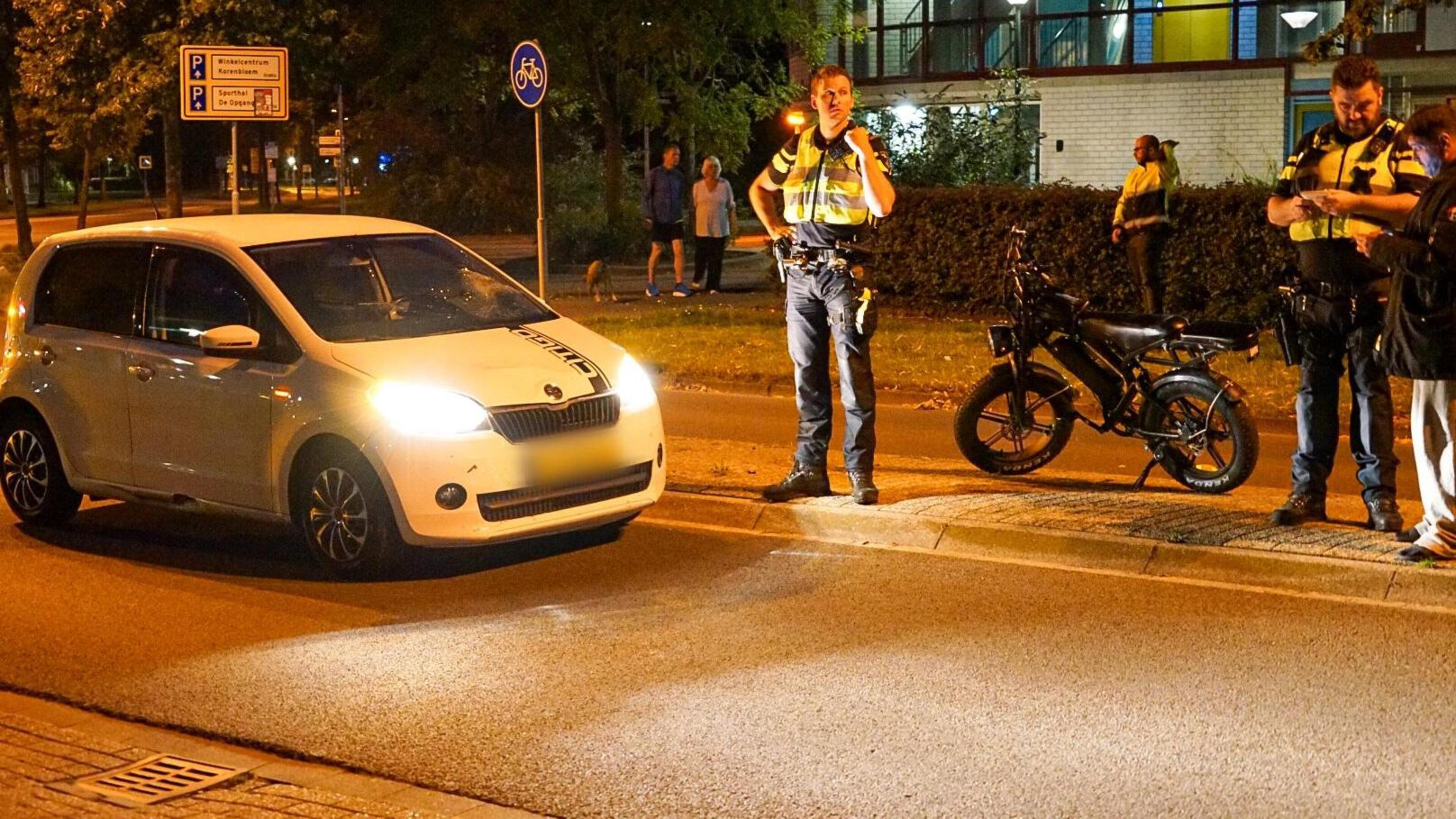 Vrouw gewond bij aanrijding tussen fatbike en auto in Zwaag