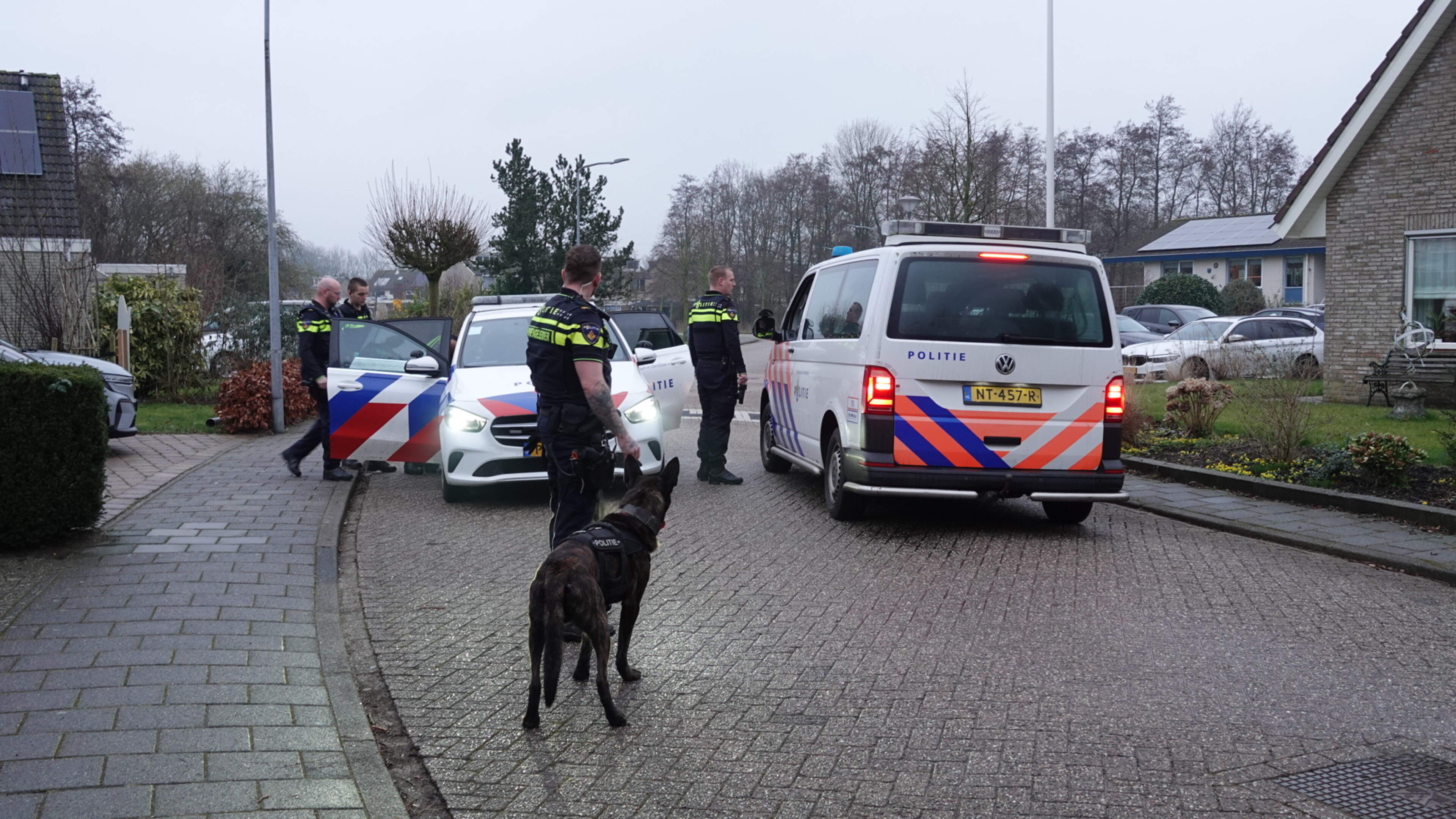 Gewonde bij ruzie in woning Ursem, vrouw na zoektocht aangehouden