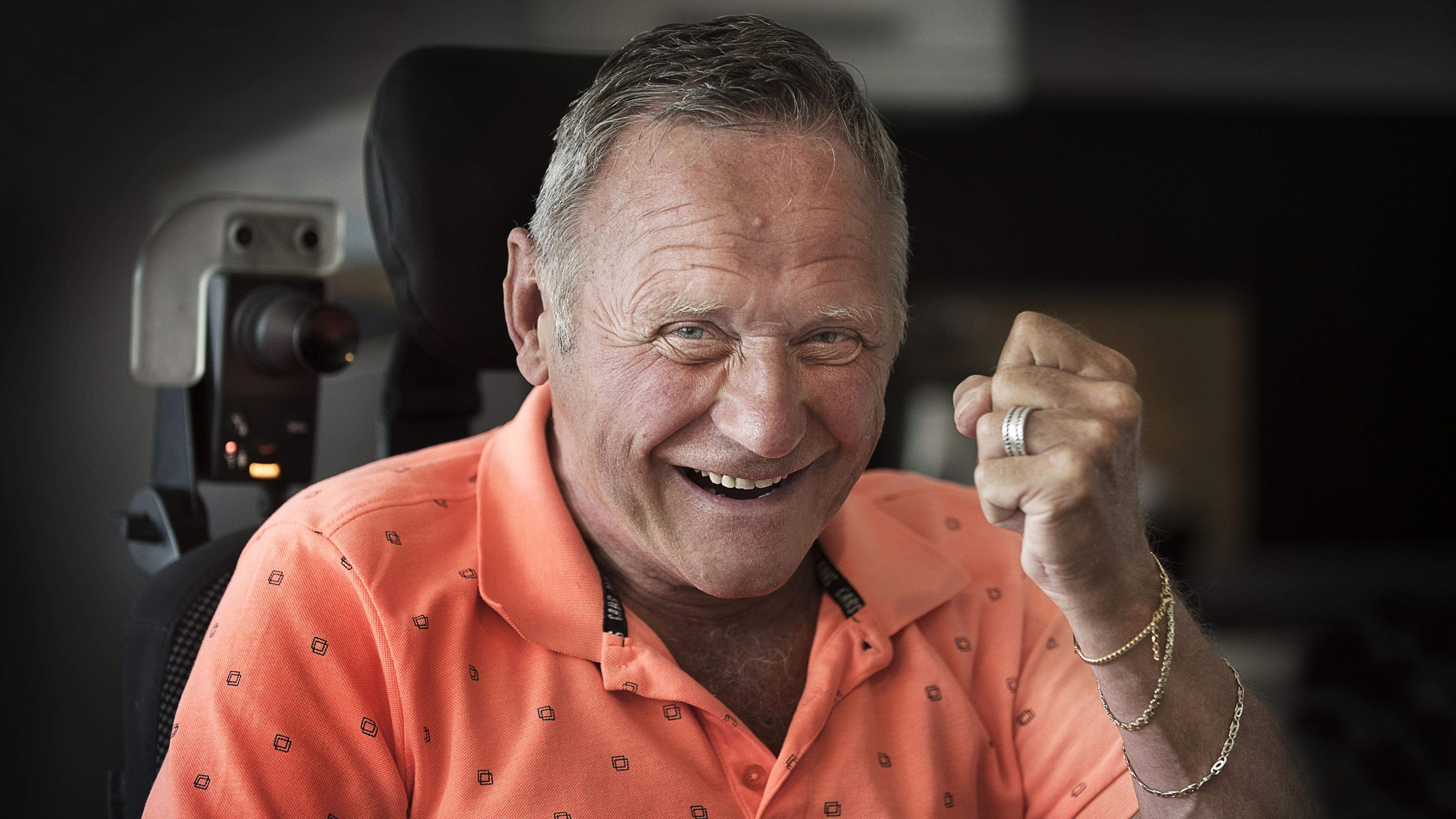 Clubicoon Jack Wouda (66) van VV Oosthuizen heeft ALS, maar zijn passie voor sport is gebleven: hij