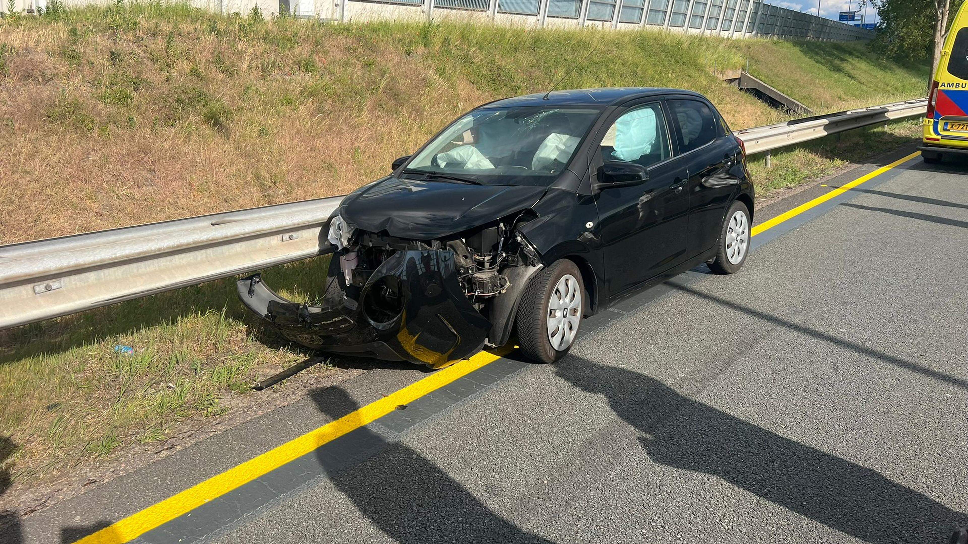 Ongeluk op afrit A8 bij Oostzaan zorgt voor verkeershinder