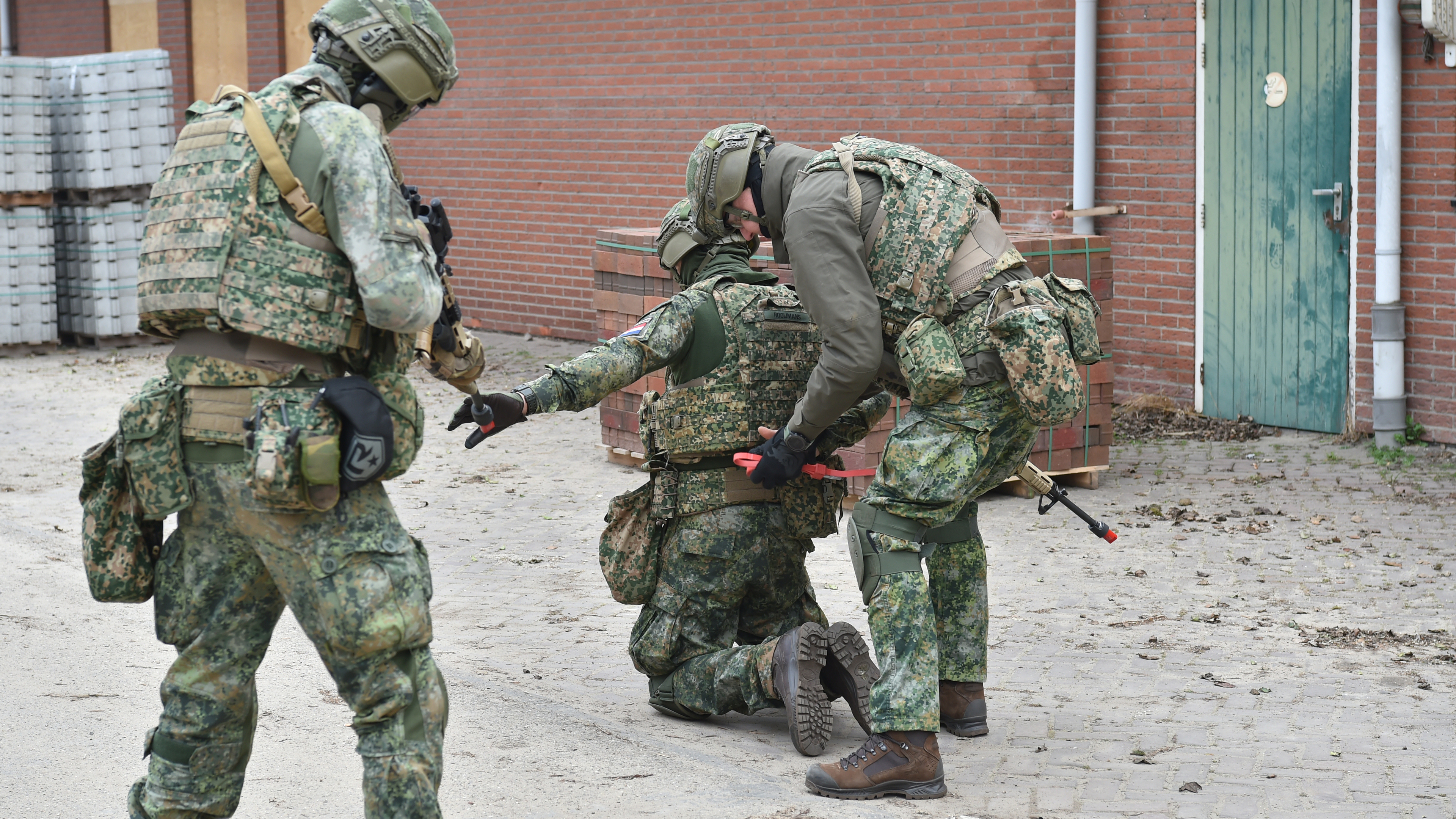 Armed soldiers at former municipal yard in Heemskerk for drill: ‘Compare it to a first aid refresher course’