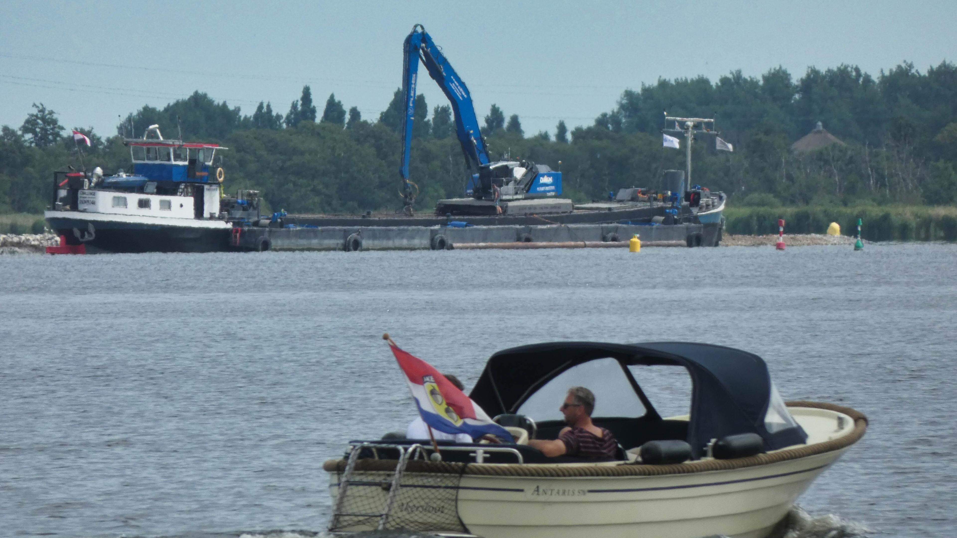 Castricum dringt aan op heroverweging gebruik granuliet in Alkmaardermeer; ’Gebruik alleen zand, kle