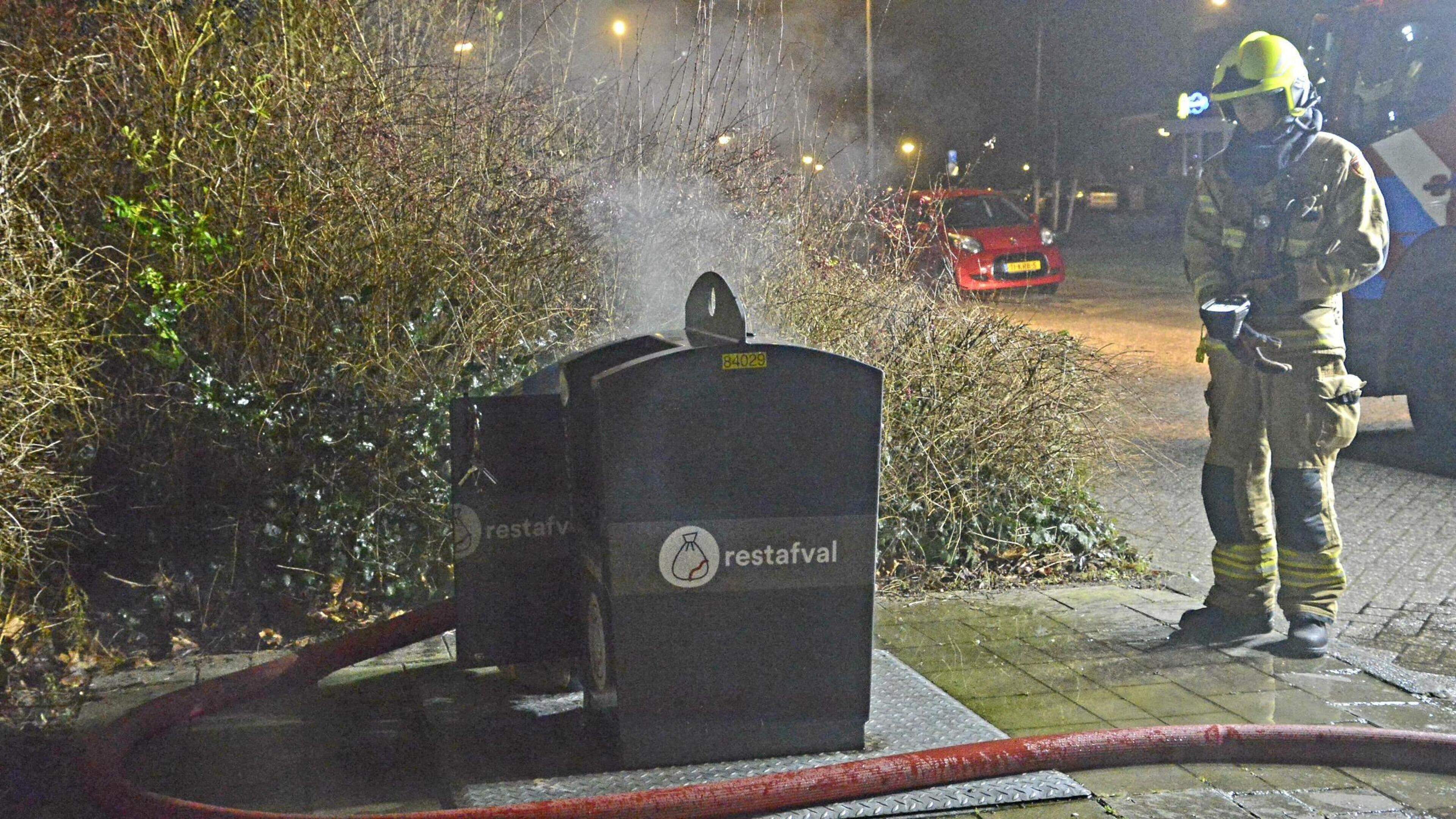Brandstichter in Oudorp wordt op heterdaad betrapt door agenten, in korte tijd meer dan vijftien bra