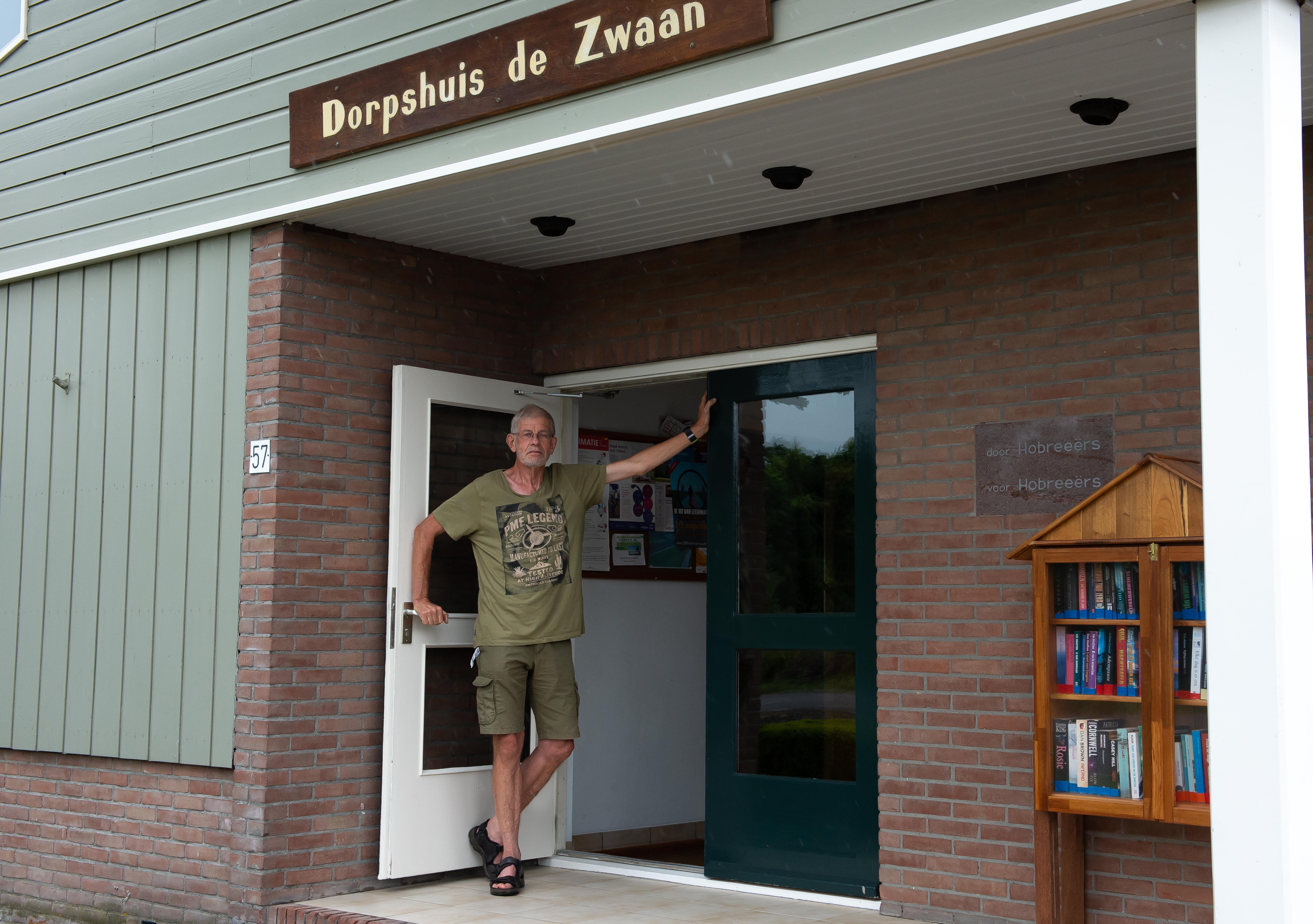 Nachtelijke bardienst Ben Bruidegom in dorpshuis Hobrede voor lopers ’100 van Leeghwater’