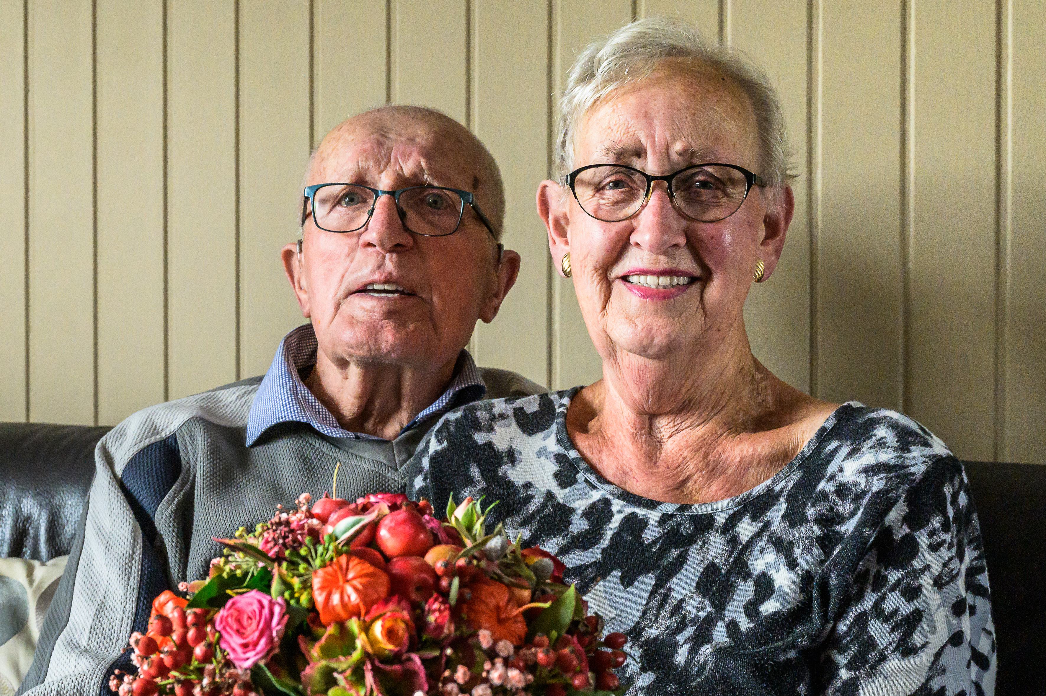 Geert (90) en Sannie (85) uit Oosthuizen zijn 65 jaar getrouwd, wat ze zo leuk aan hem vindt? ’Geert
