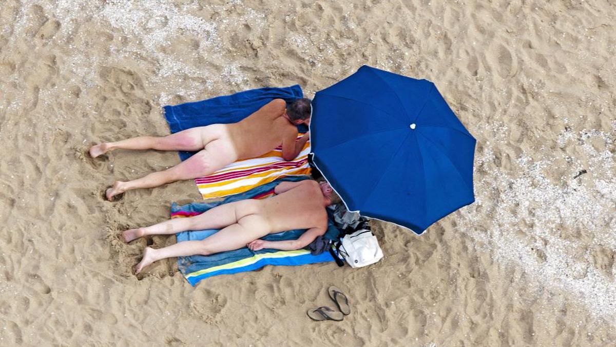 Blote borsten en piemels? Op hun strand? Nee, dank u | Column |  Noordhollands Dagblad