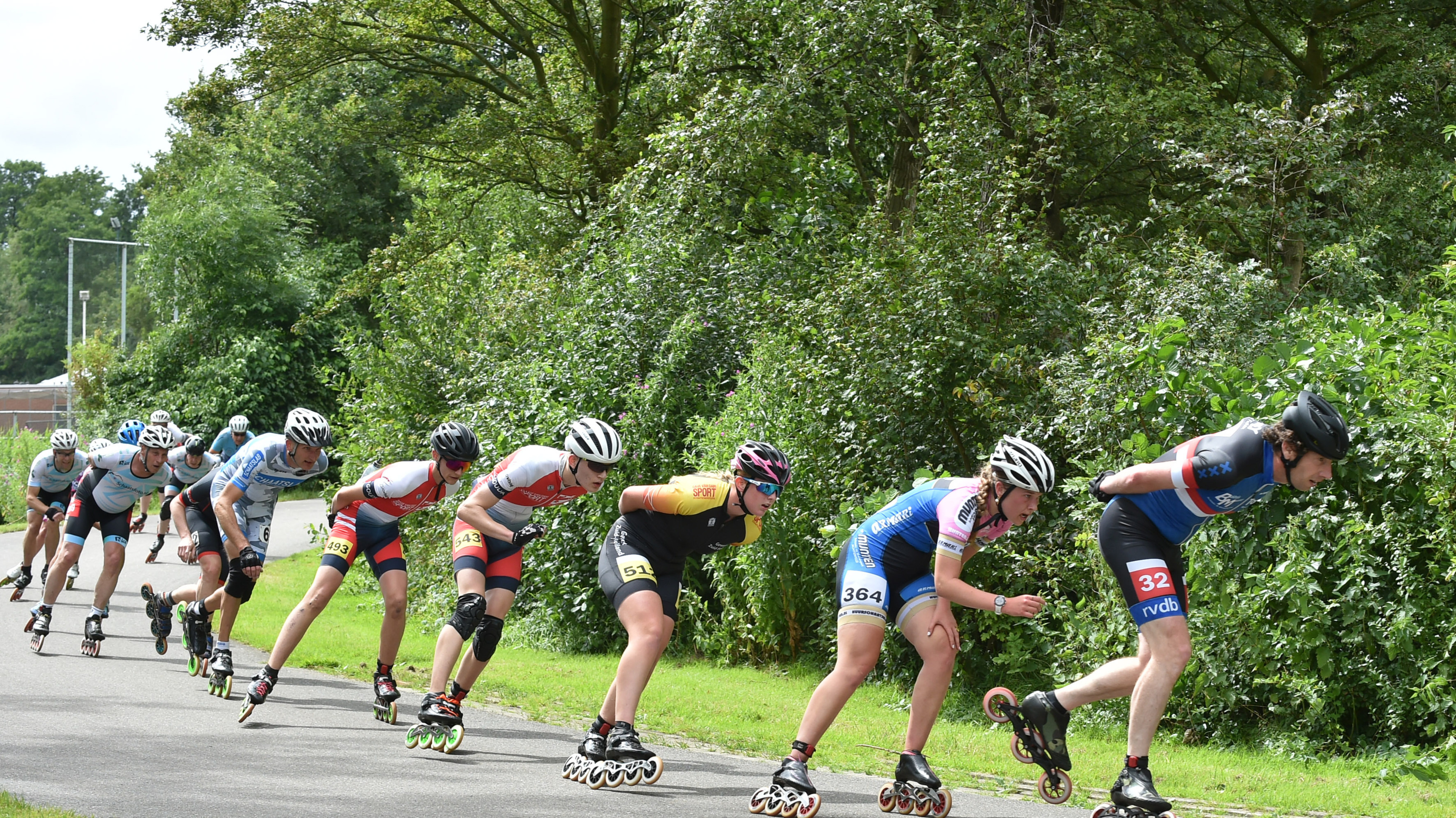Snelle rondjes vol energie. Wielerbaan DTS prima locatie voor skeelermarathon