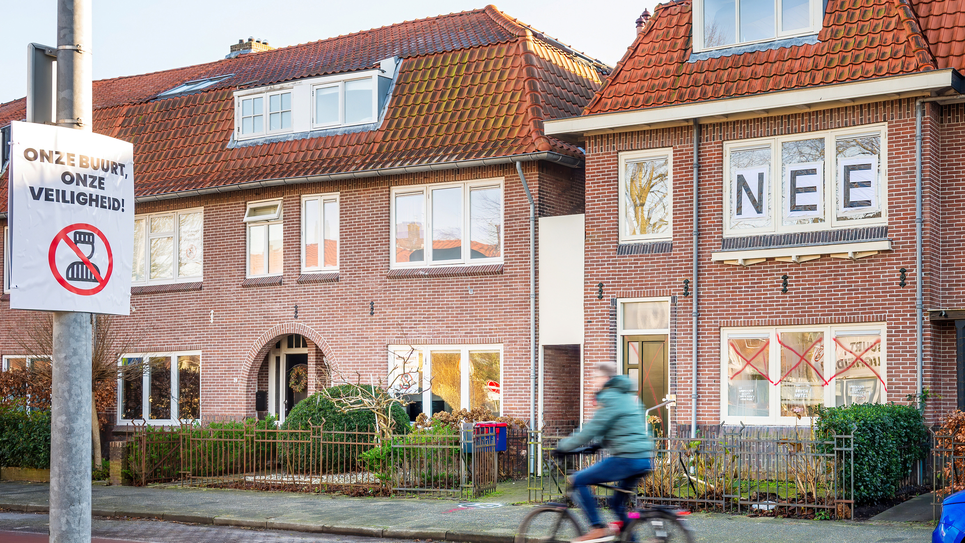 Nee Operative Woning voor ex-gedetineerden aan de Westerweg in Alkmaar beplakt en ...