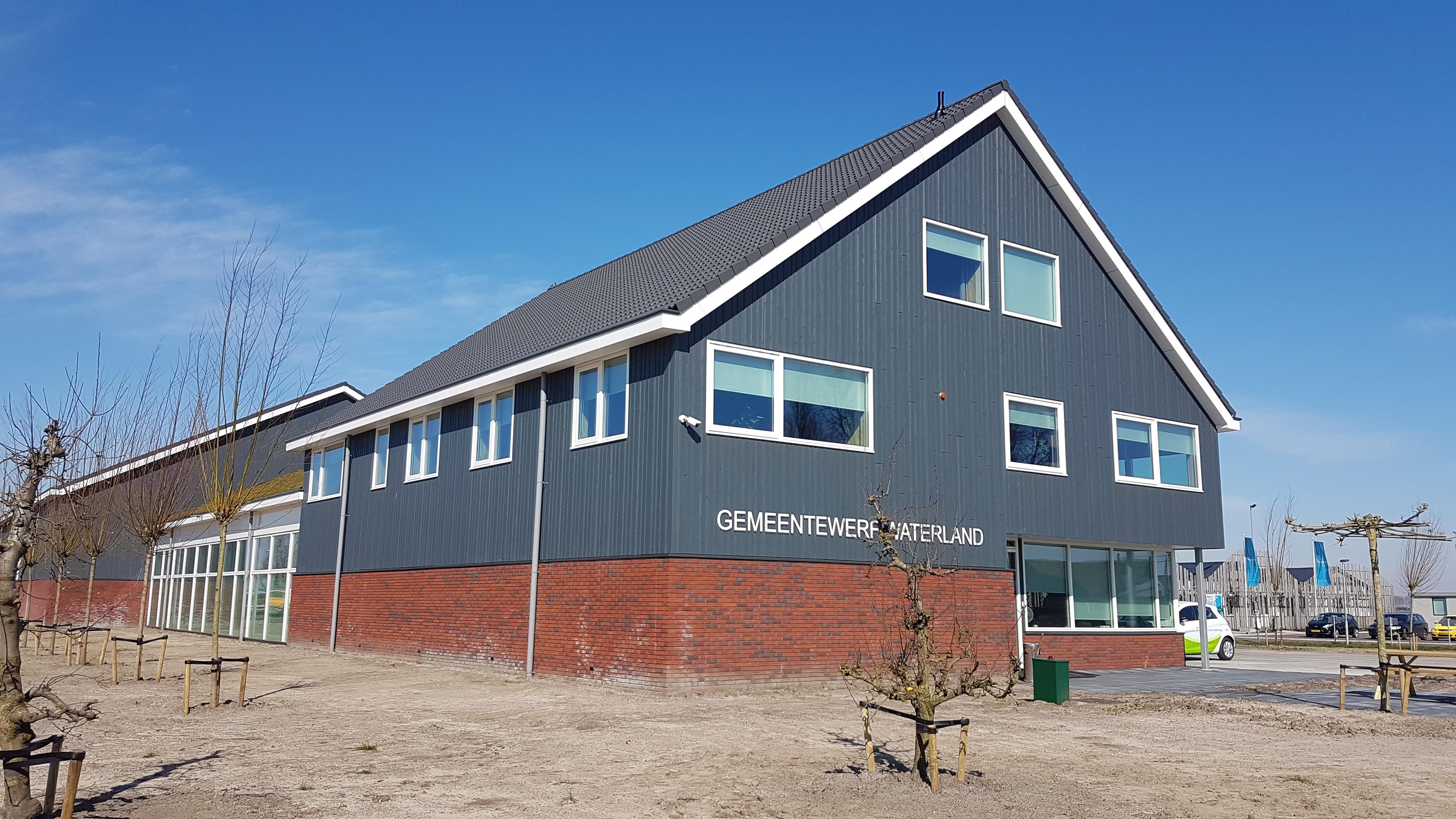 Dak gemeentewerf Katwoude wordt stroomfabriek; zonnepanelen te koop voor particulieren