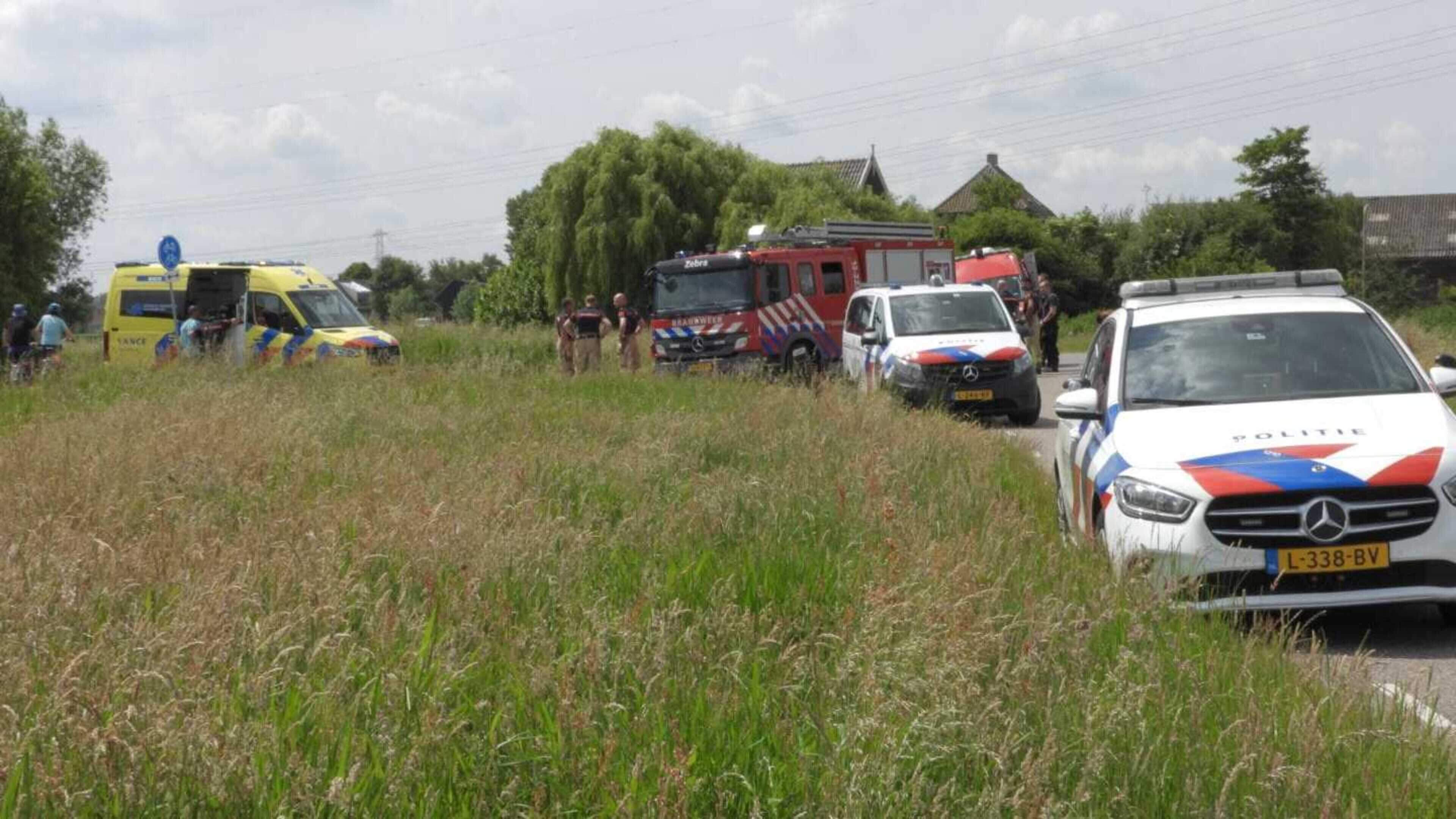 Fietser gewond na val van twee meter in Broek in Waterland, komt terecht in sloot