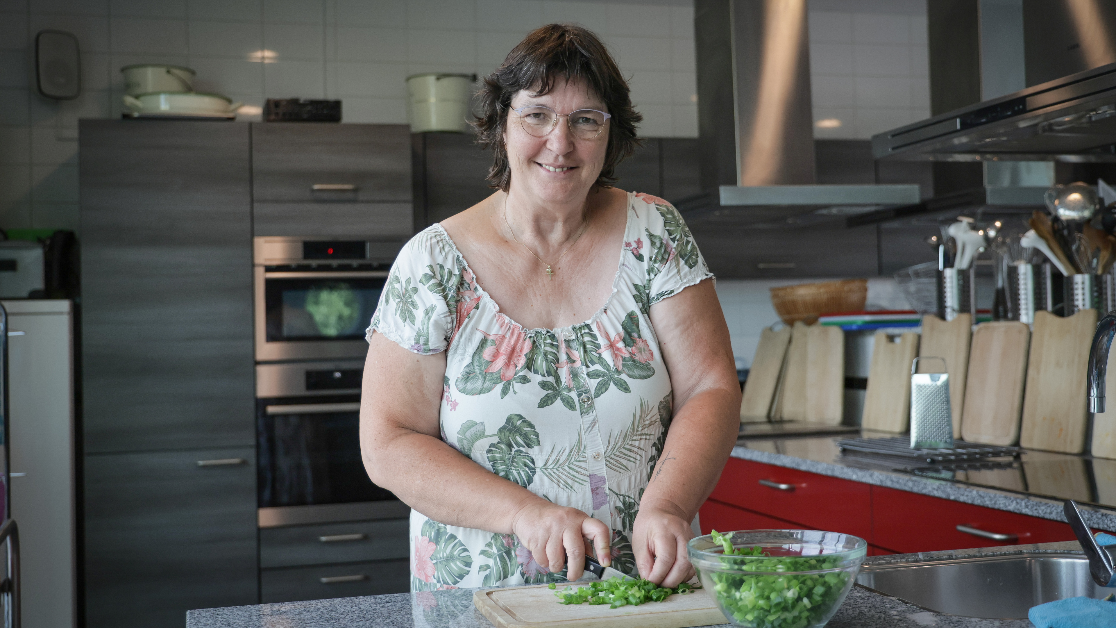 Na zwaar auto-ongeluk begint Paulien (58) een nieuw leven