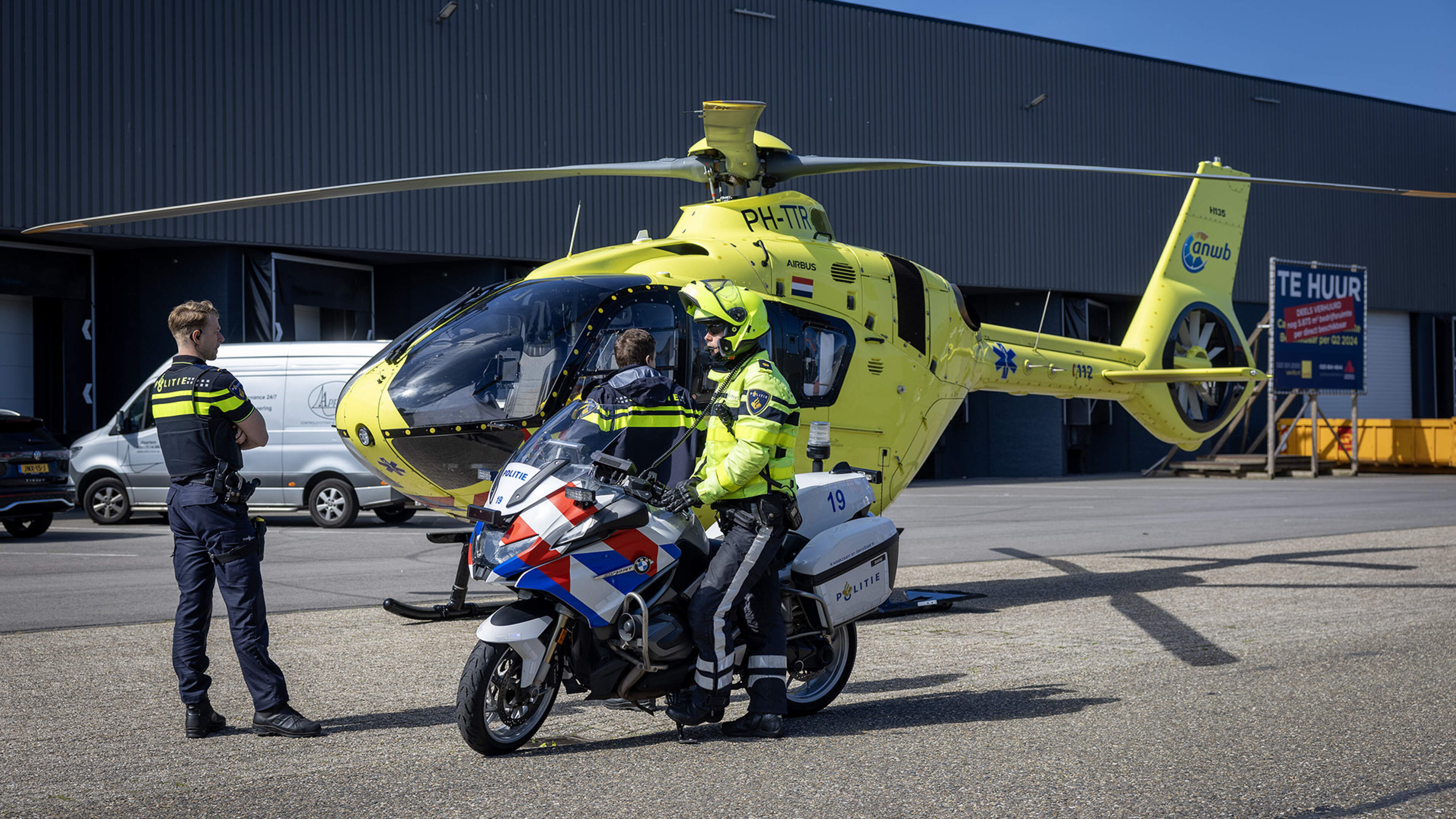 Medical emergency at company in Beverwijk, trauma helicopter deployed