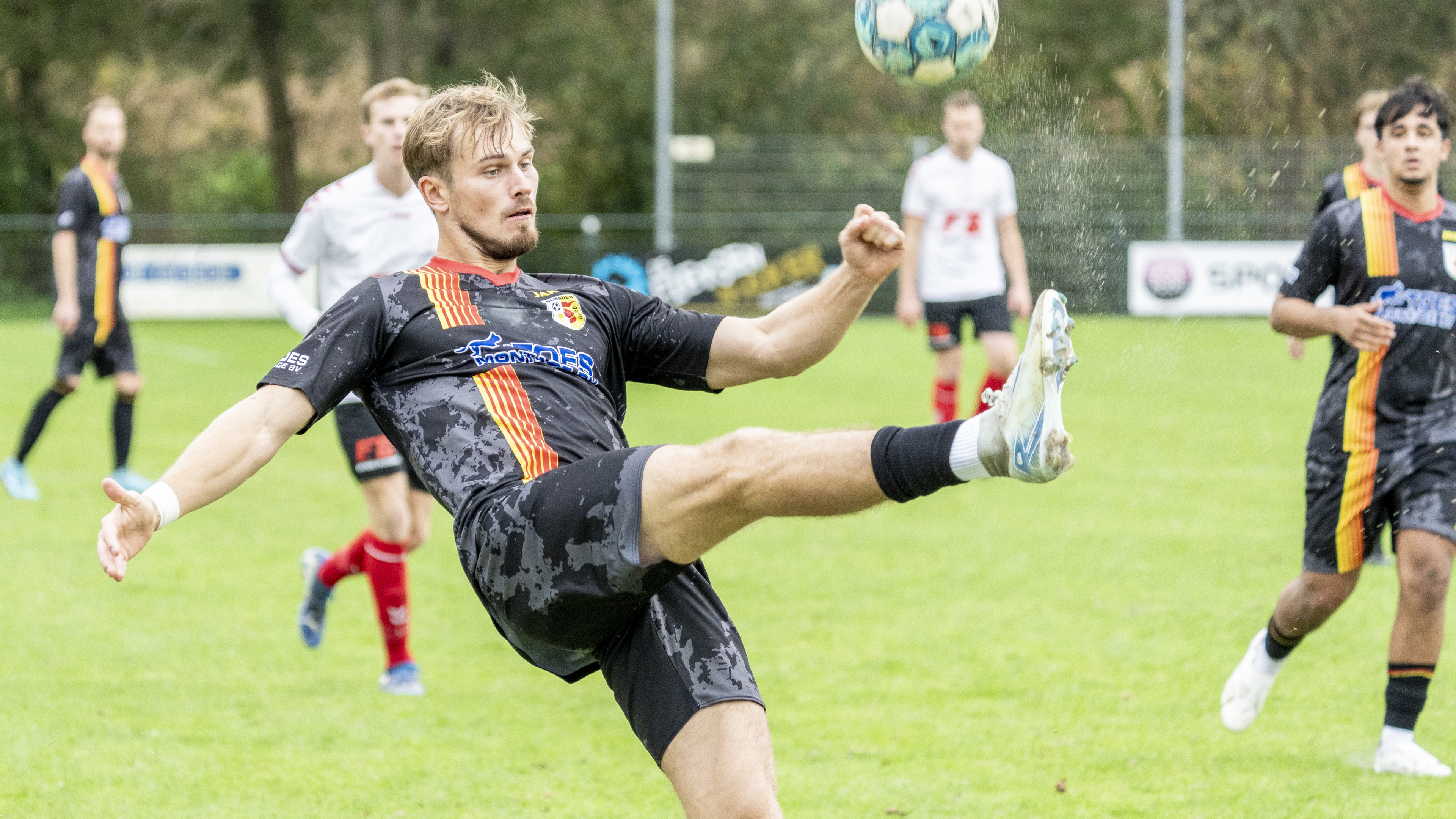 Negentig minuten lang even geen vrienden, Dirkshorn doet veel beter Schagen United pijn met gelijksp