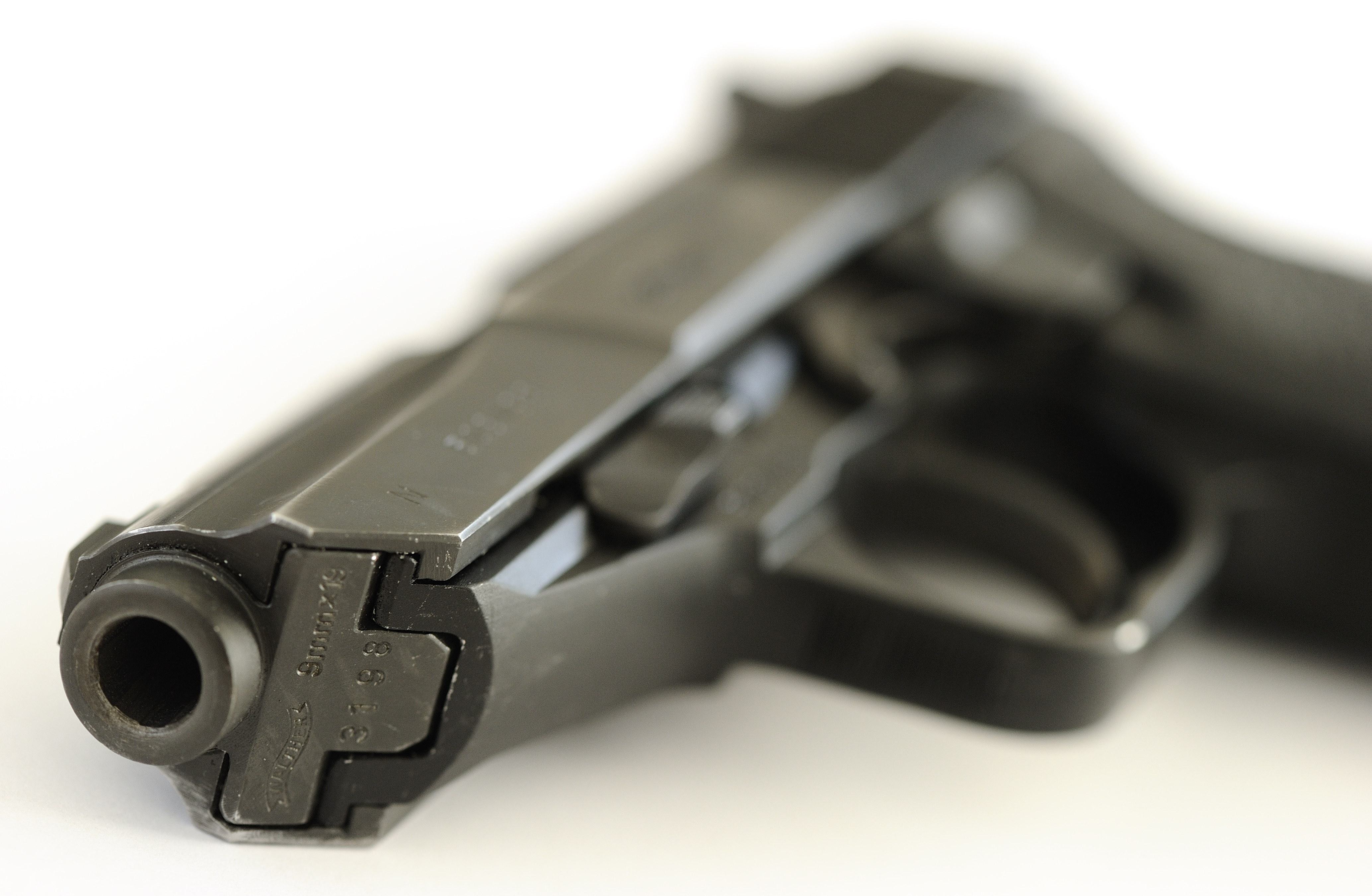 Man bekent dat hij wapen gaf voor op overval tankstation Wognum: ‘Ik dacht niet dat die jongens dit 