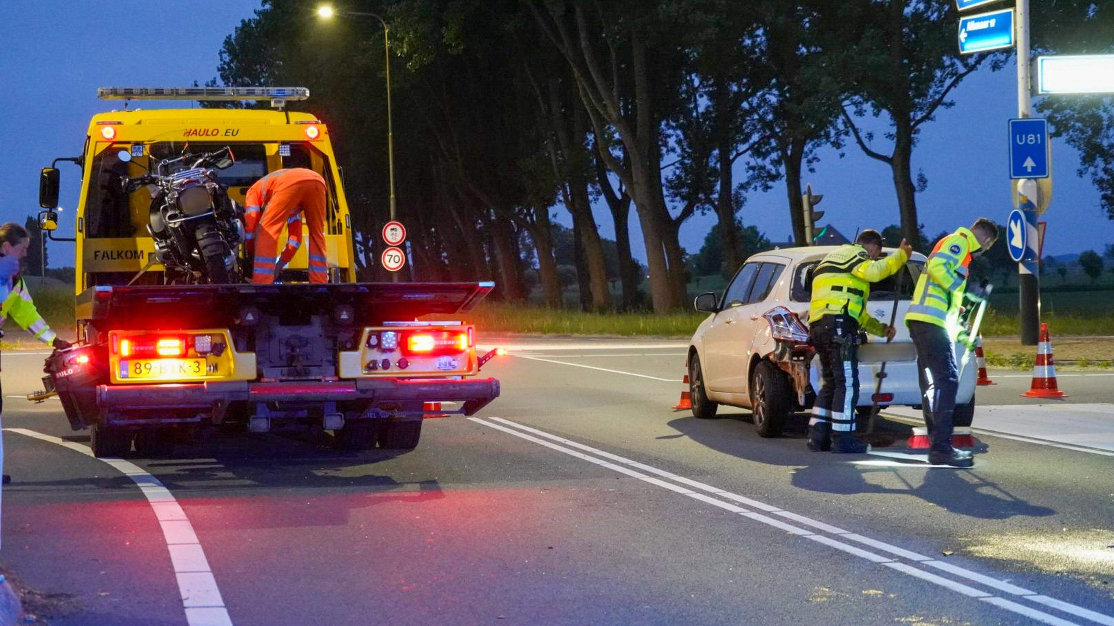 Motorrijder naar ziekenhuis na aanrijding met auto in Schagen