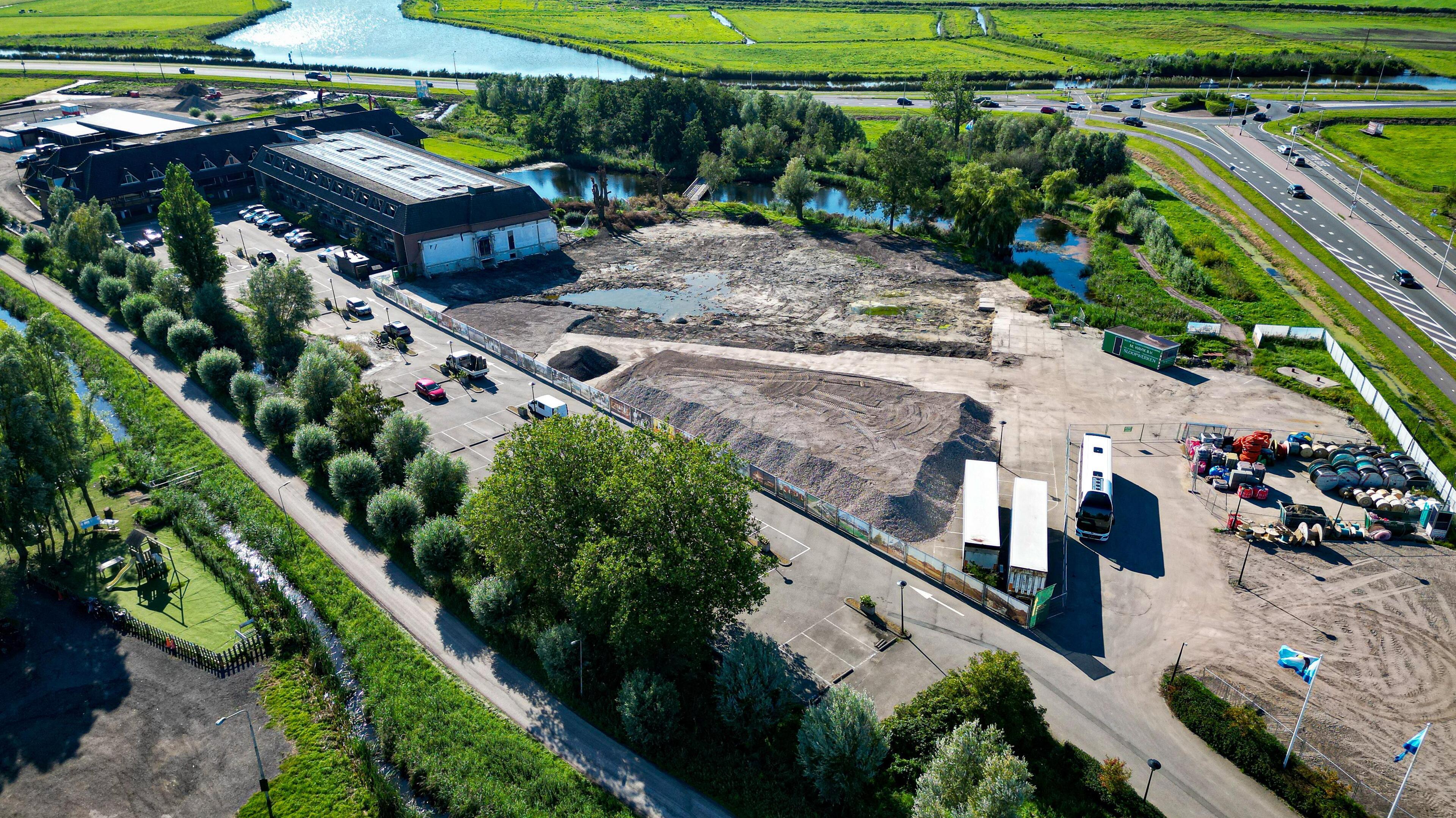Van der Valk Hotel Katwoude is straks een asielopvang, terwijl er met grof geschut wordt verbouwd: ’