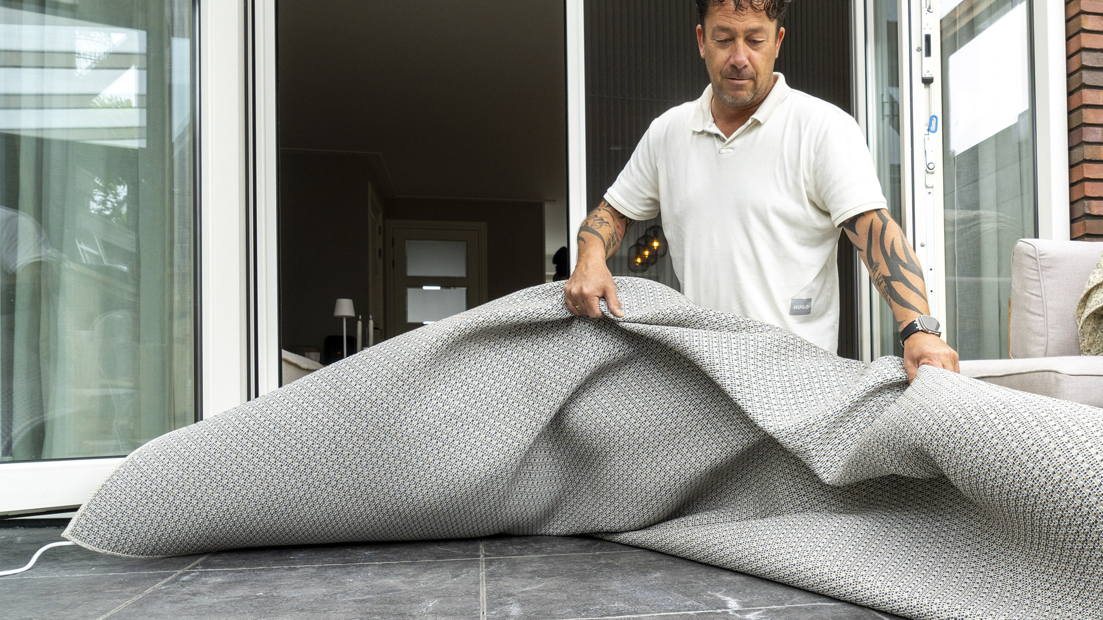 Scheuren bij de buren door heiwerkzaamheden bij winkelcentrum in Broek op Langedijk. ’Het huis was n