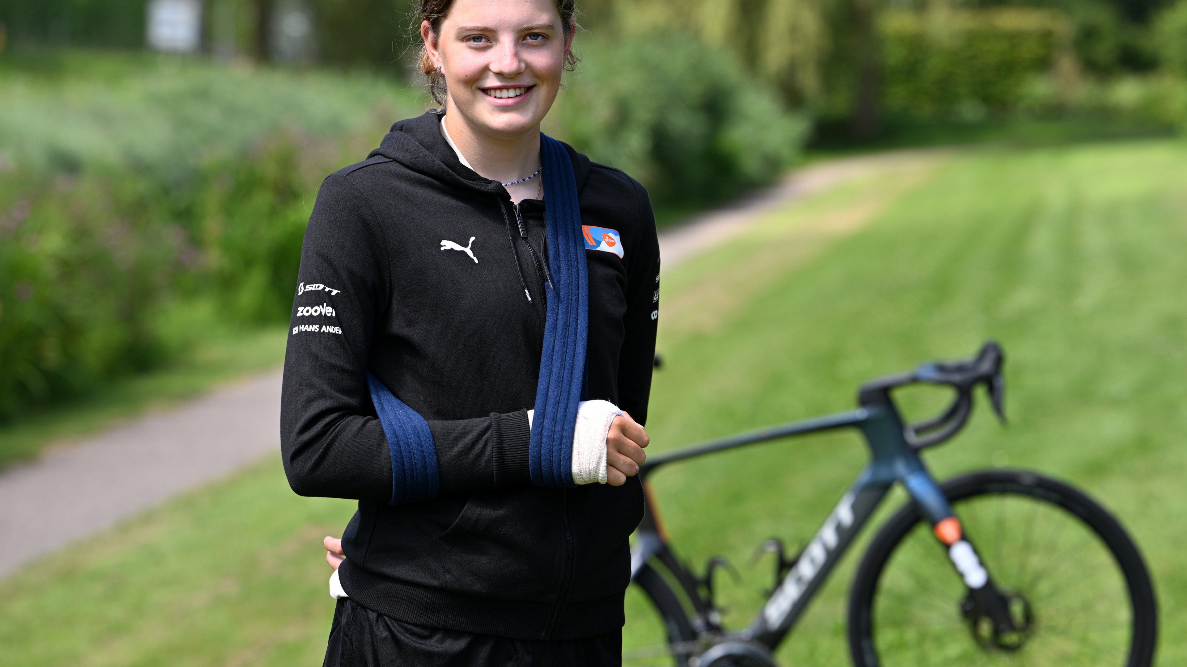 Pech Silje Bader op een heugelijk moment. Talent uit Warmenhuizen breekt haar pols bij debuut in eli