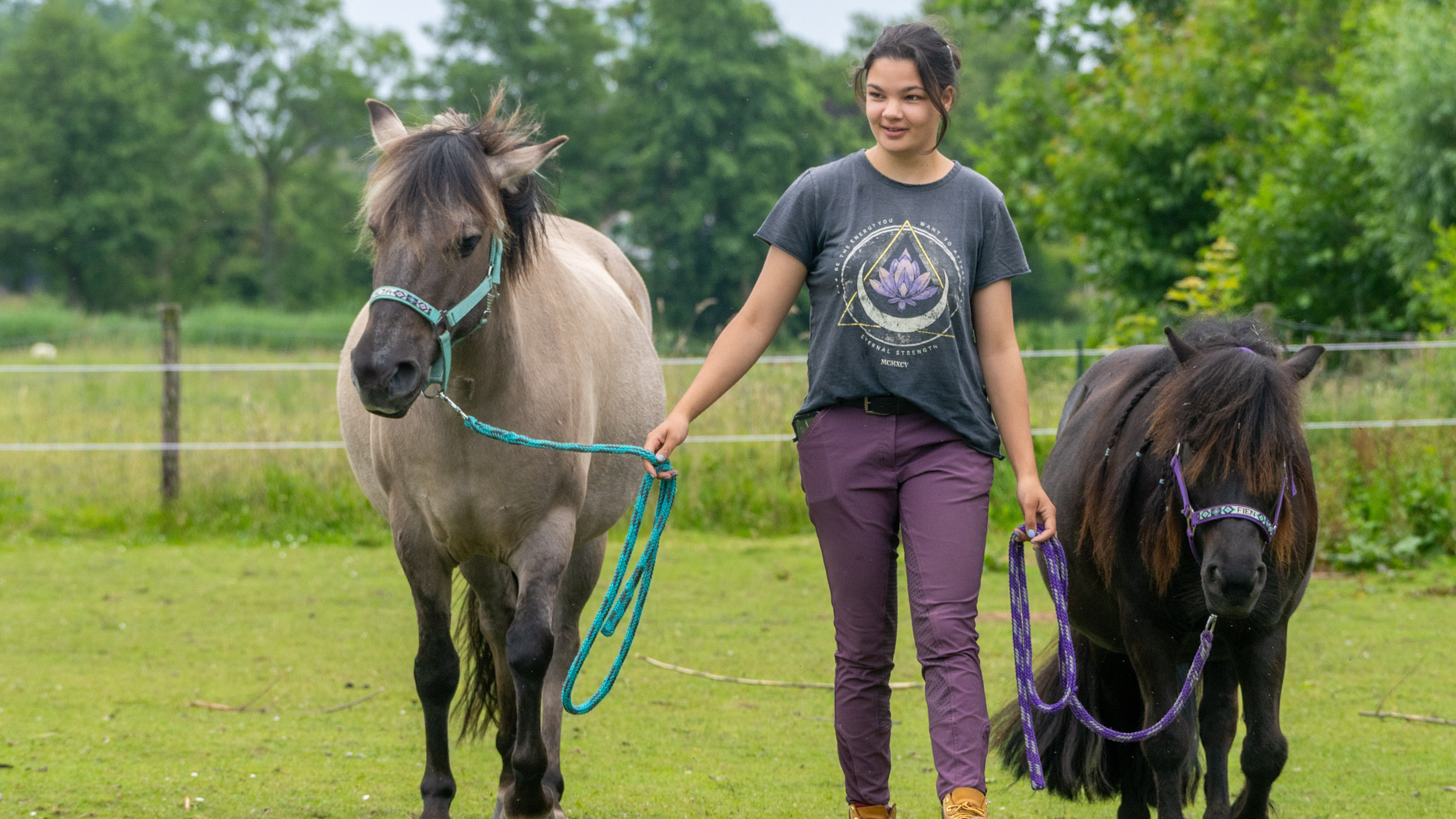 Sinds Maud (21) haar eigen paardenstal runt, gaat het beter dan ooit. ‘Dit is wie ik ben. Een rustig