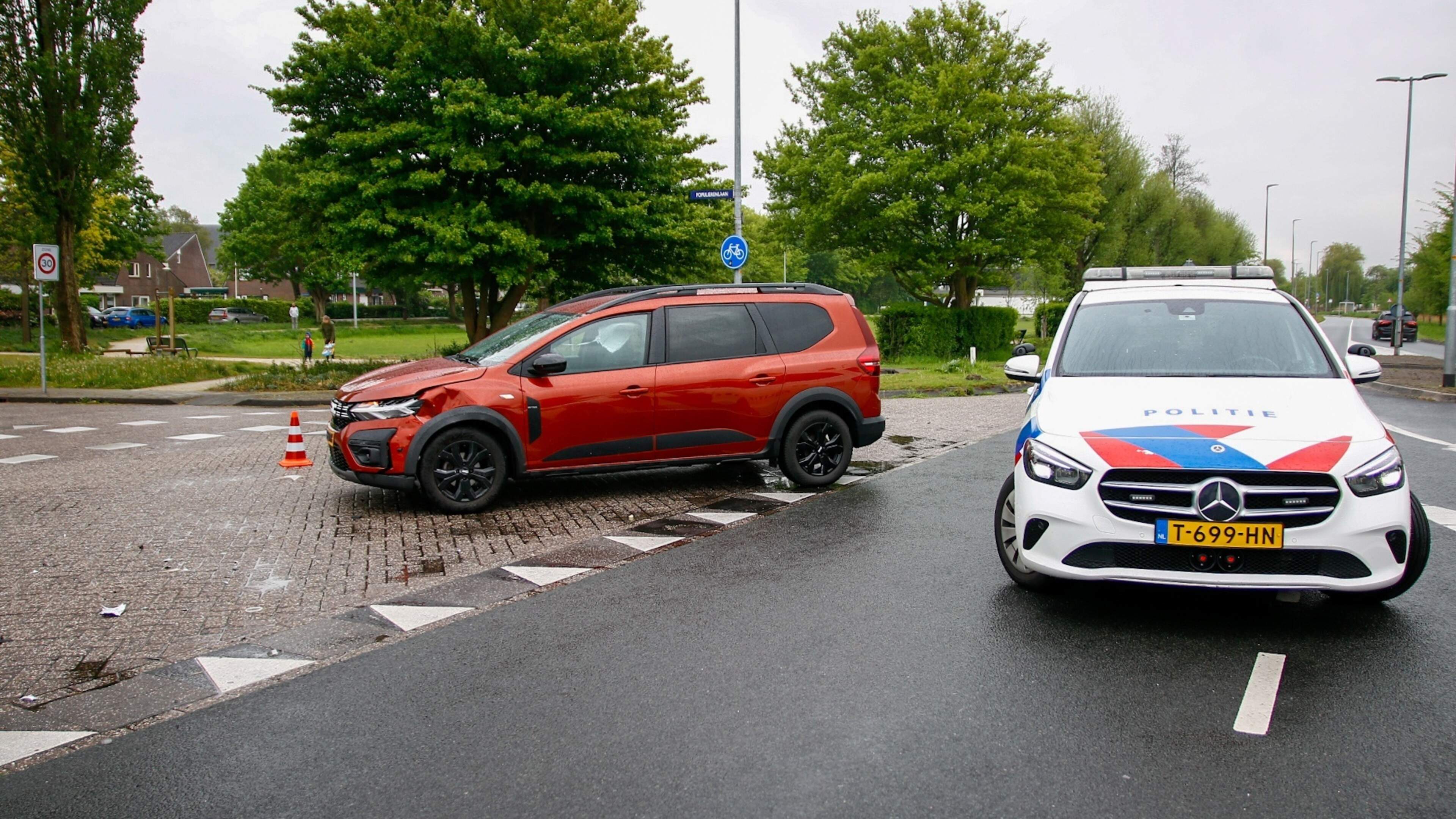 Driver arrested after collision at intersection in Uitgeest