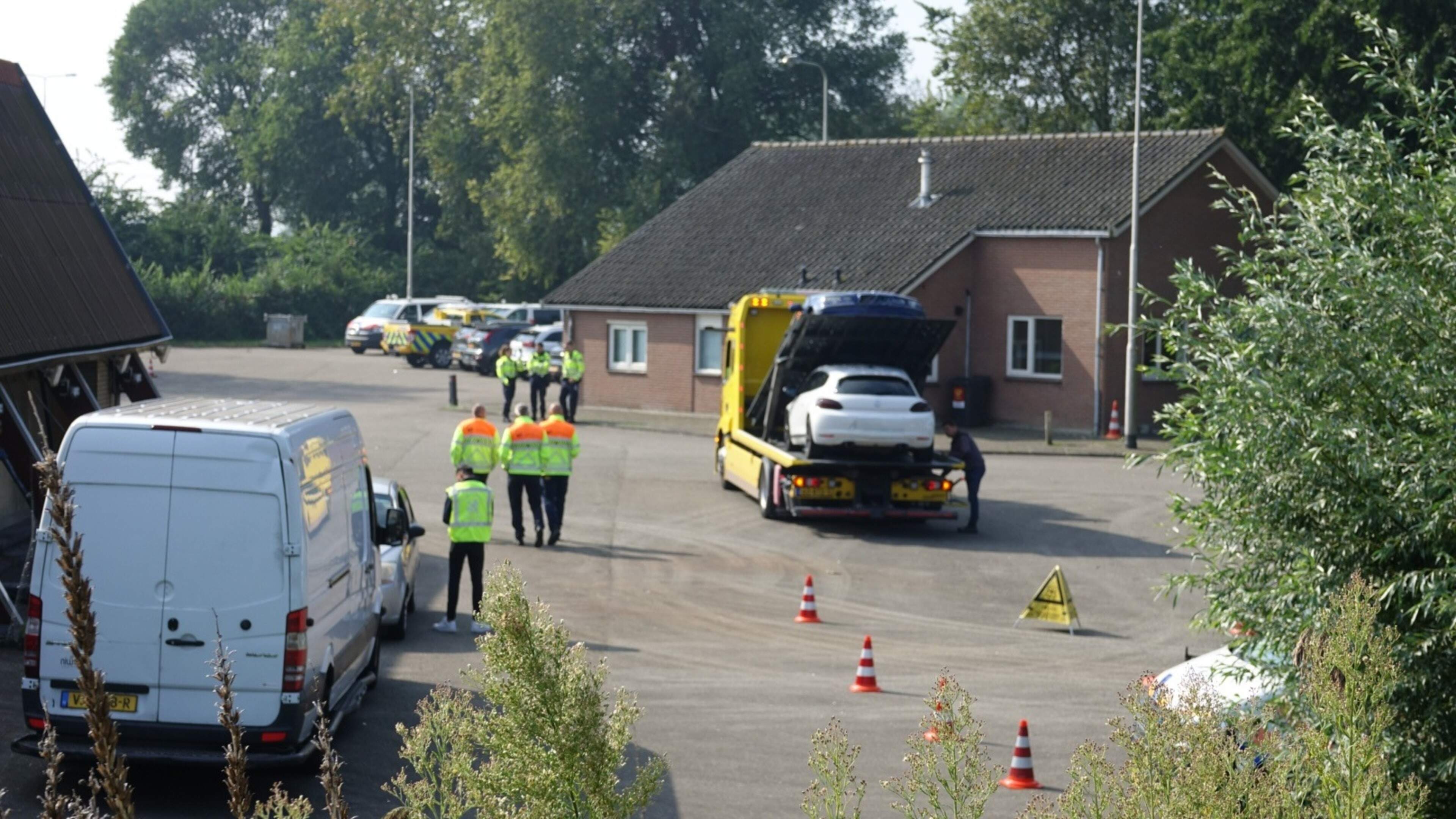Grote politiecontrole langs N247 bij Watergang: ‘73 voertuigen gecontroleerd, 39 processen-verbaal’