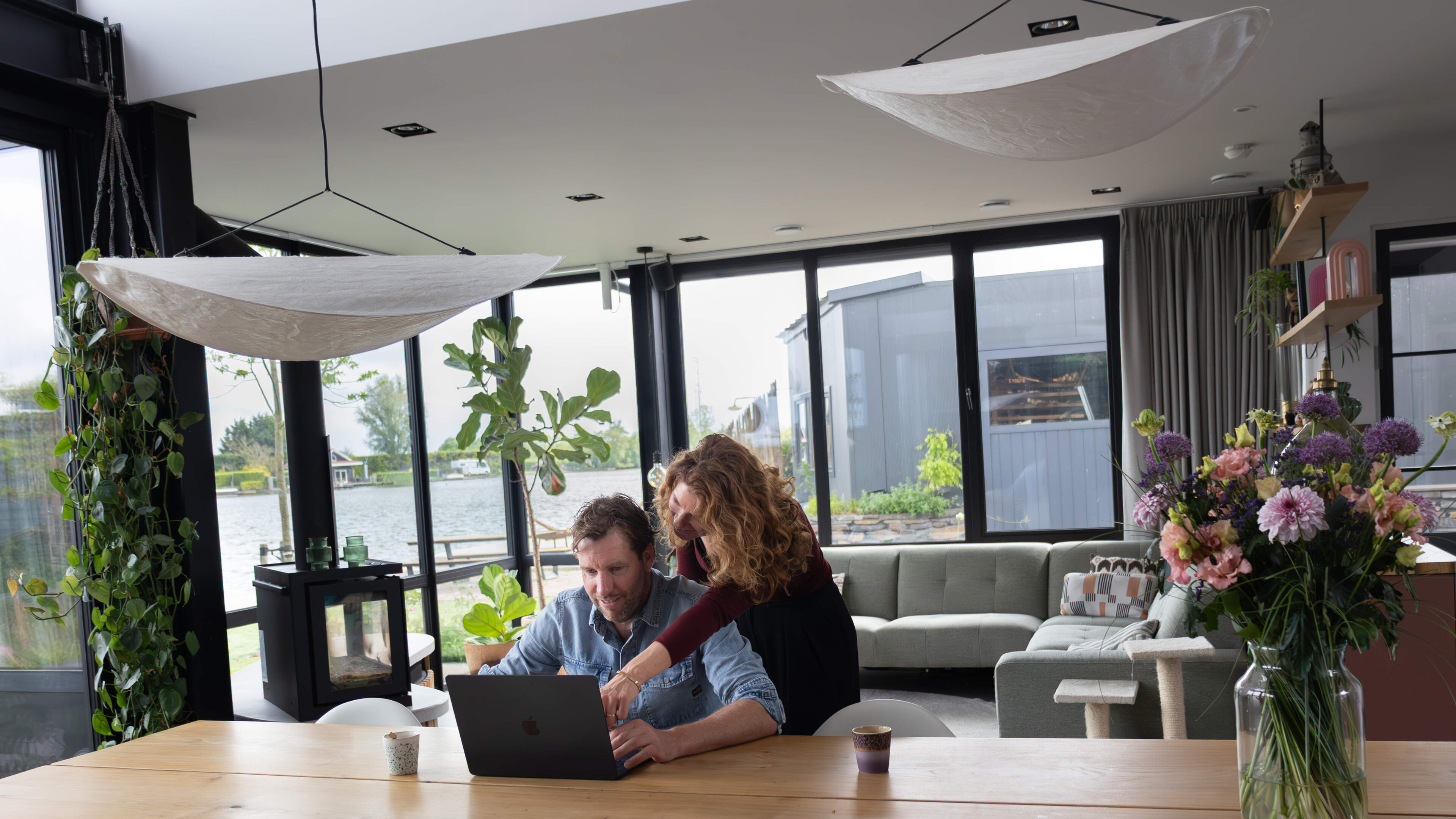 Jaap and Amanda built a house with a stunning view of the lake: ‘Everything you see is self-made’