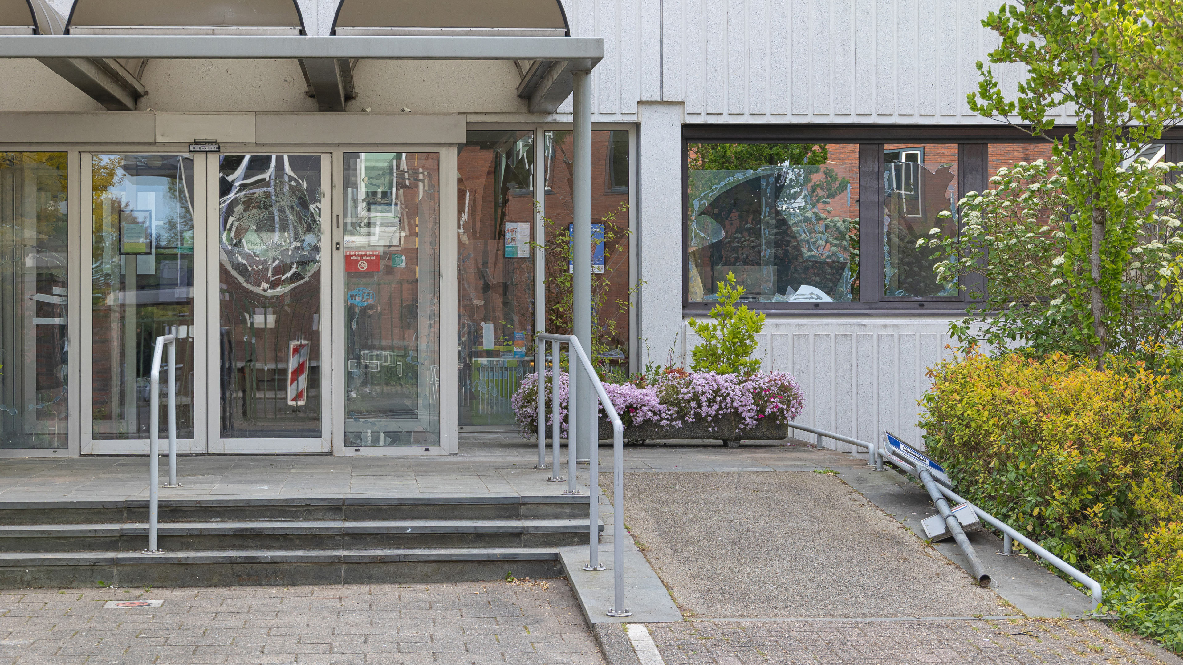 Man who rampaged through emergency shelter on King’s Day won’t pay costs; Defend Loosdrecht to cover them. ‘Brian is one of us’