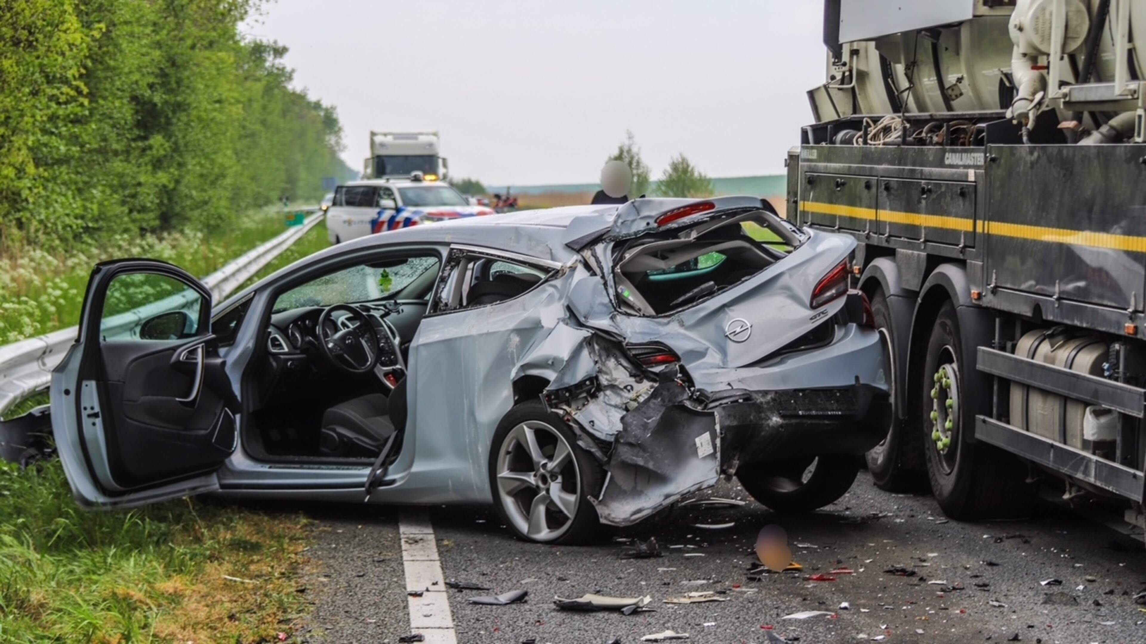 112 nieuws: zwaargewonde scooterrijder bij aanrijding in Purmerend, mishandeling taxichauffeur in Mo