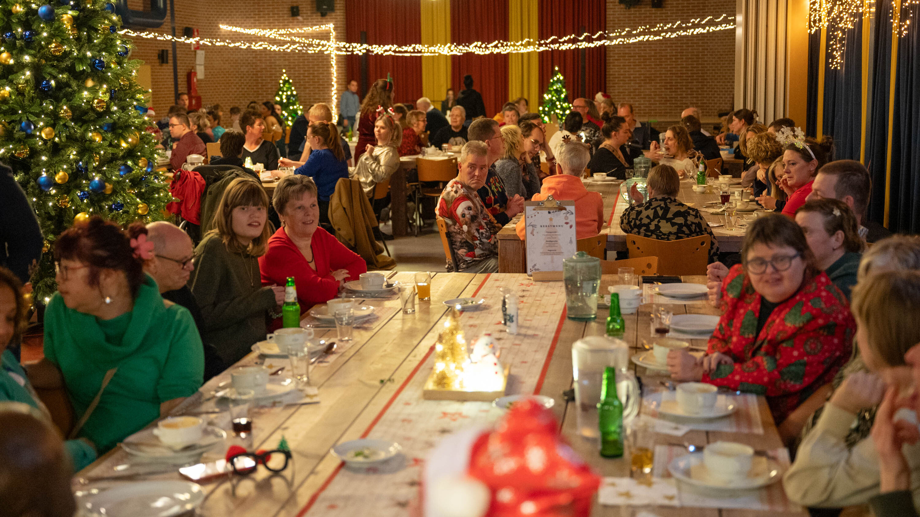 Stoofvlees met rode kool en aardappelpuree staat er op het kerstmenu. Nick, cliënt van WLG in Wognum