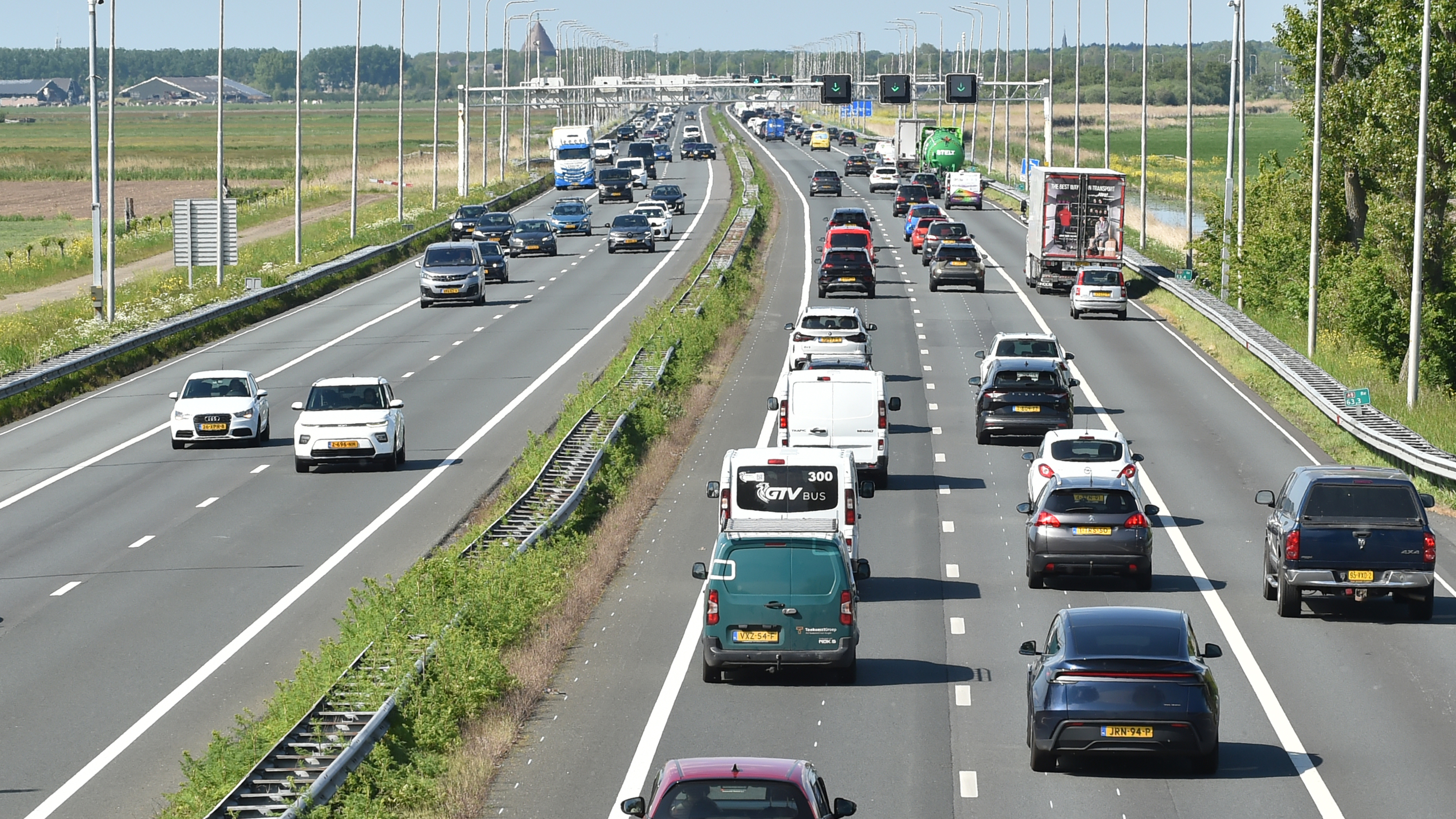 A9 highway a month-long bottleneck in IJmond; 'Stay home', urges Rijkswaterstaat