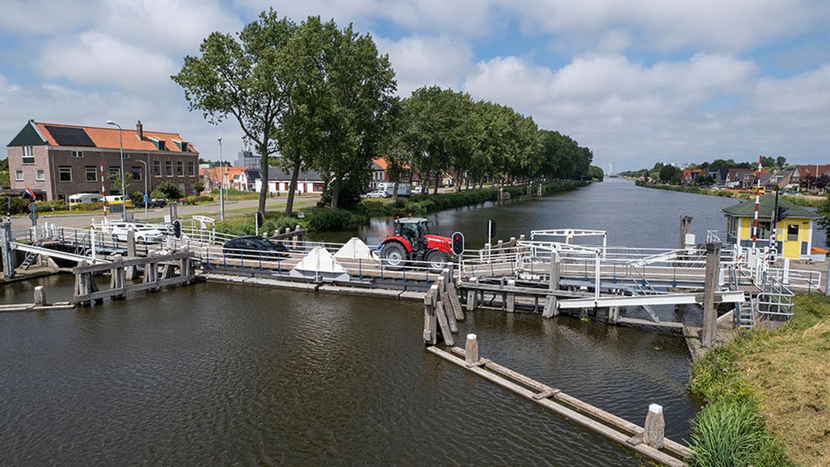 Vlotbruggen Noordhollands Kanaal: Staten Eisden Onderzoek naar Permanente Oeververbindingen - Is Dit de Oplossing voor Verkeersproblemen?