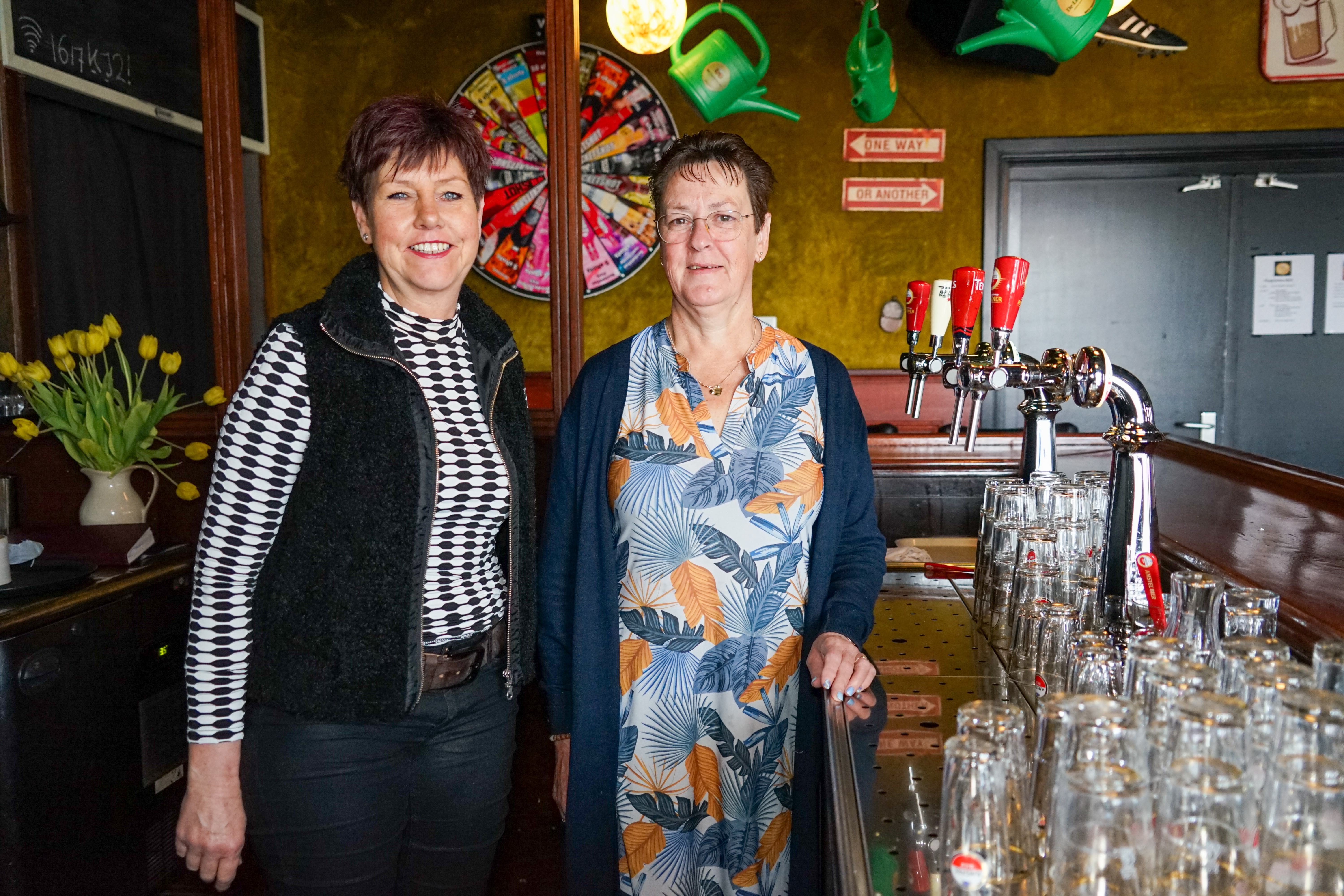 Dames nemen café De Lindeboom over en veroveren harten van Westwouders
