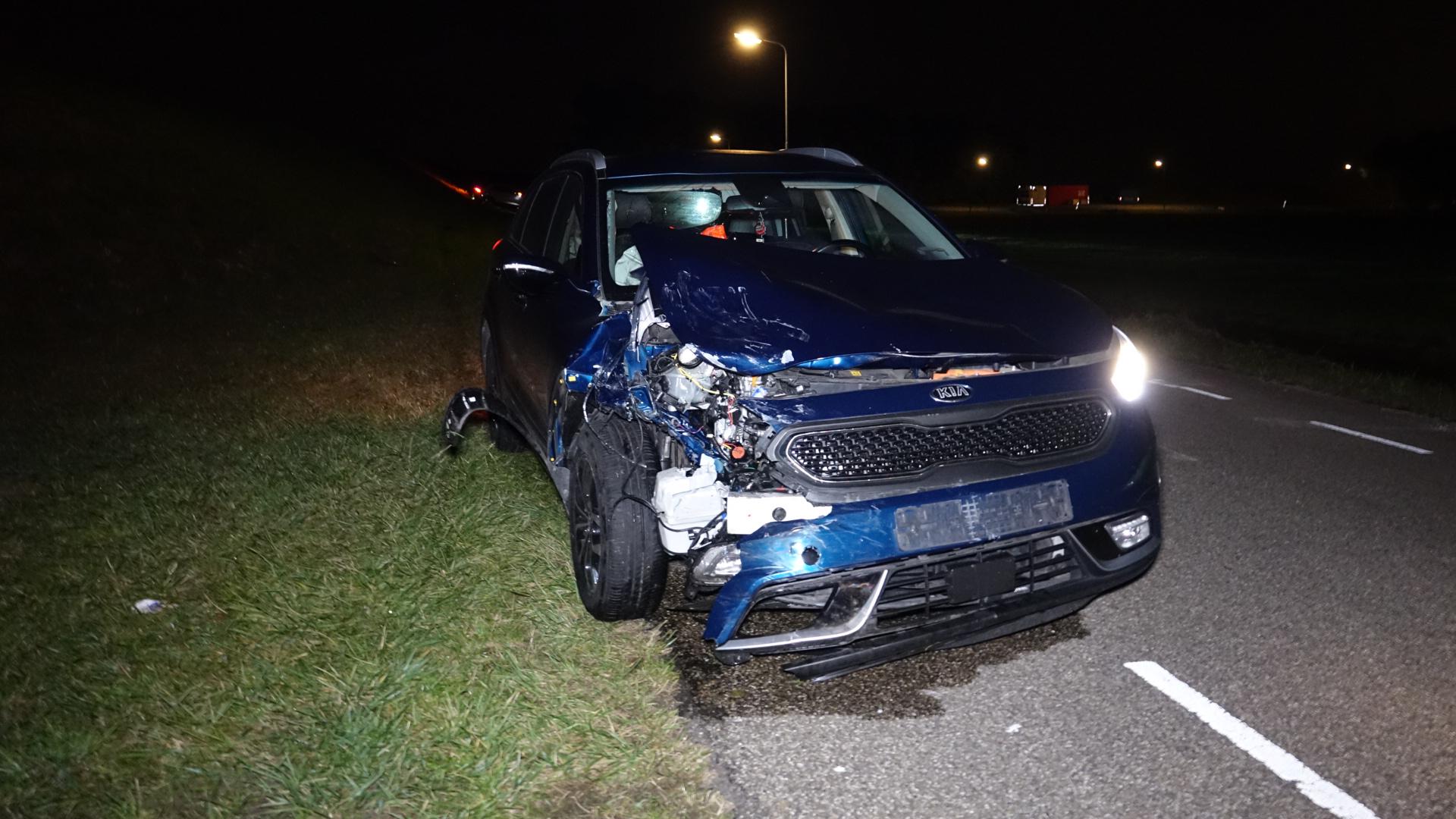 Bestuurder onder invloed klapt op andere auto in Katwoude, urenlange zoektocht naar ontsnapte hond
