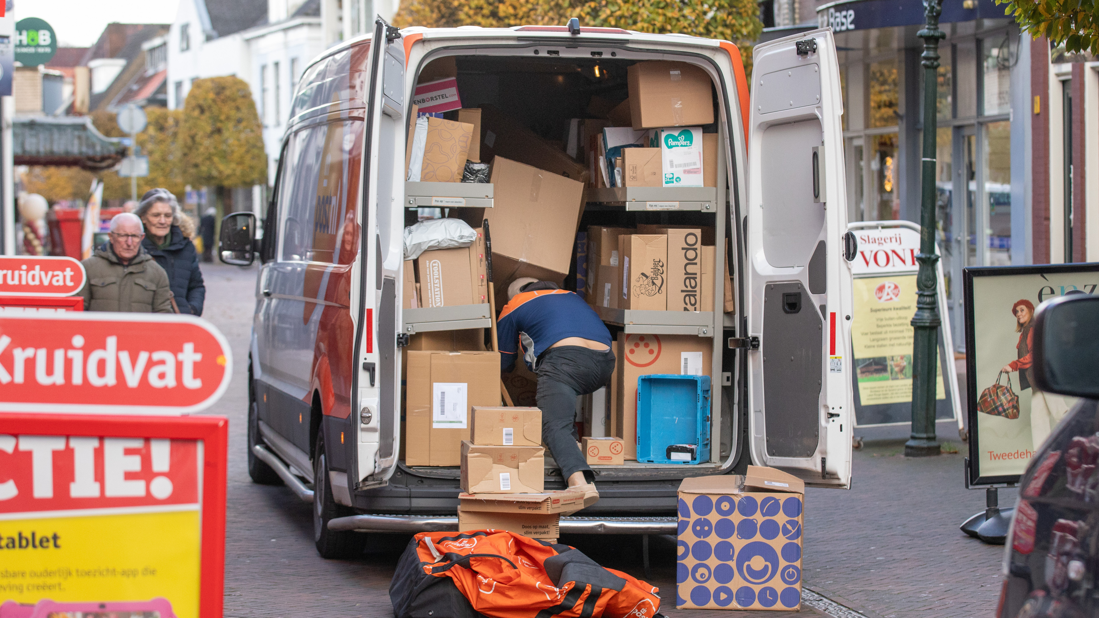 Reader Question: Is PostNL allowed to record your ID details when picking up a parcel?