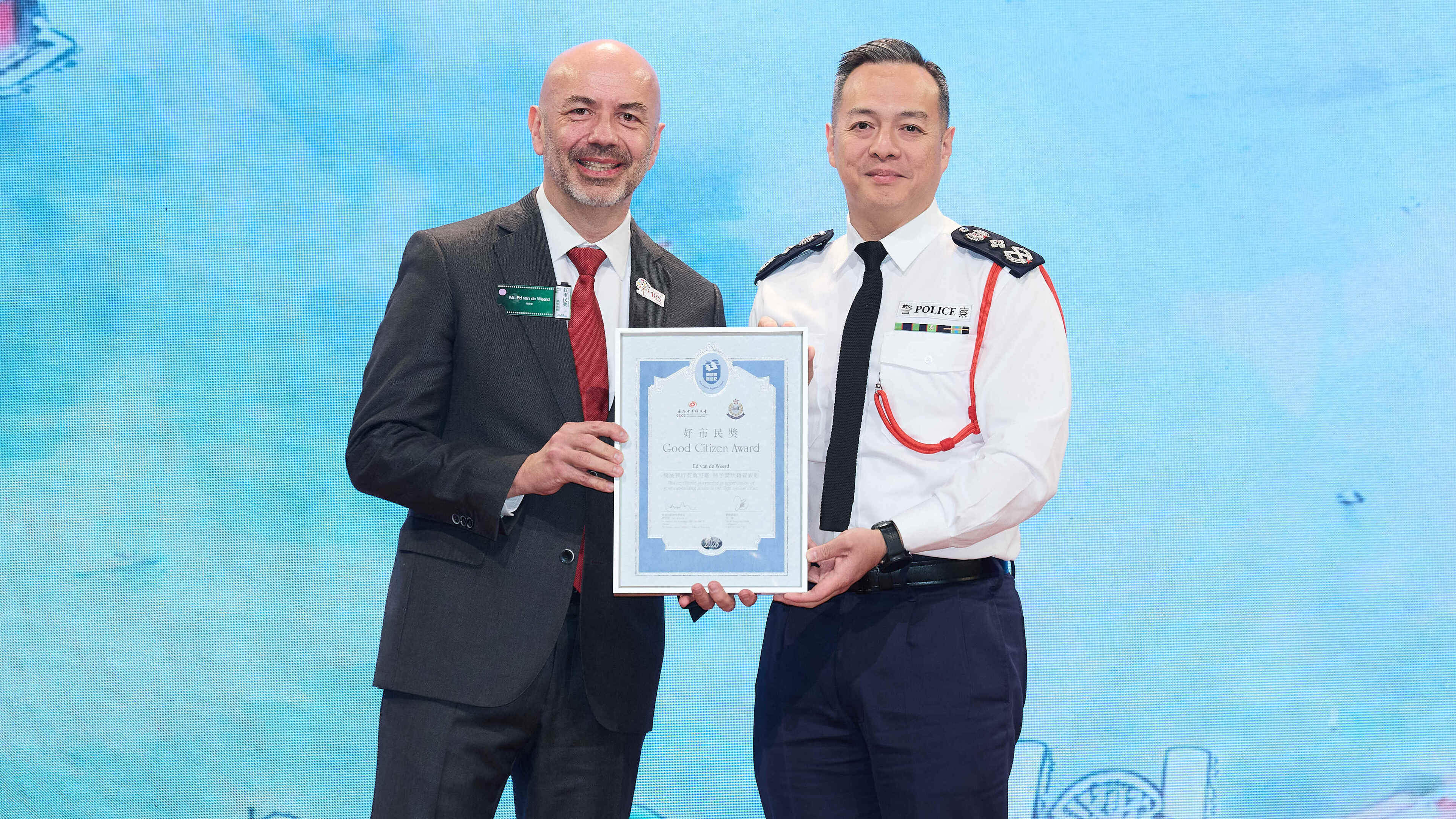 Kruidvat CEO Ed van de Weerd (56) jumps into harbor to save woman from drowning: ‘She was struggling to stay afloat’