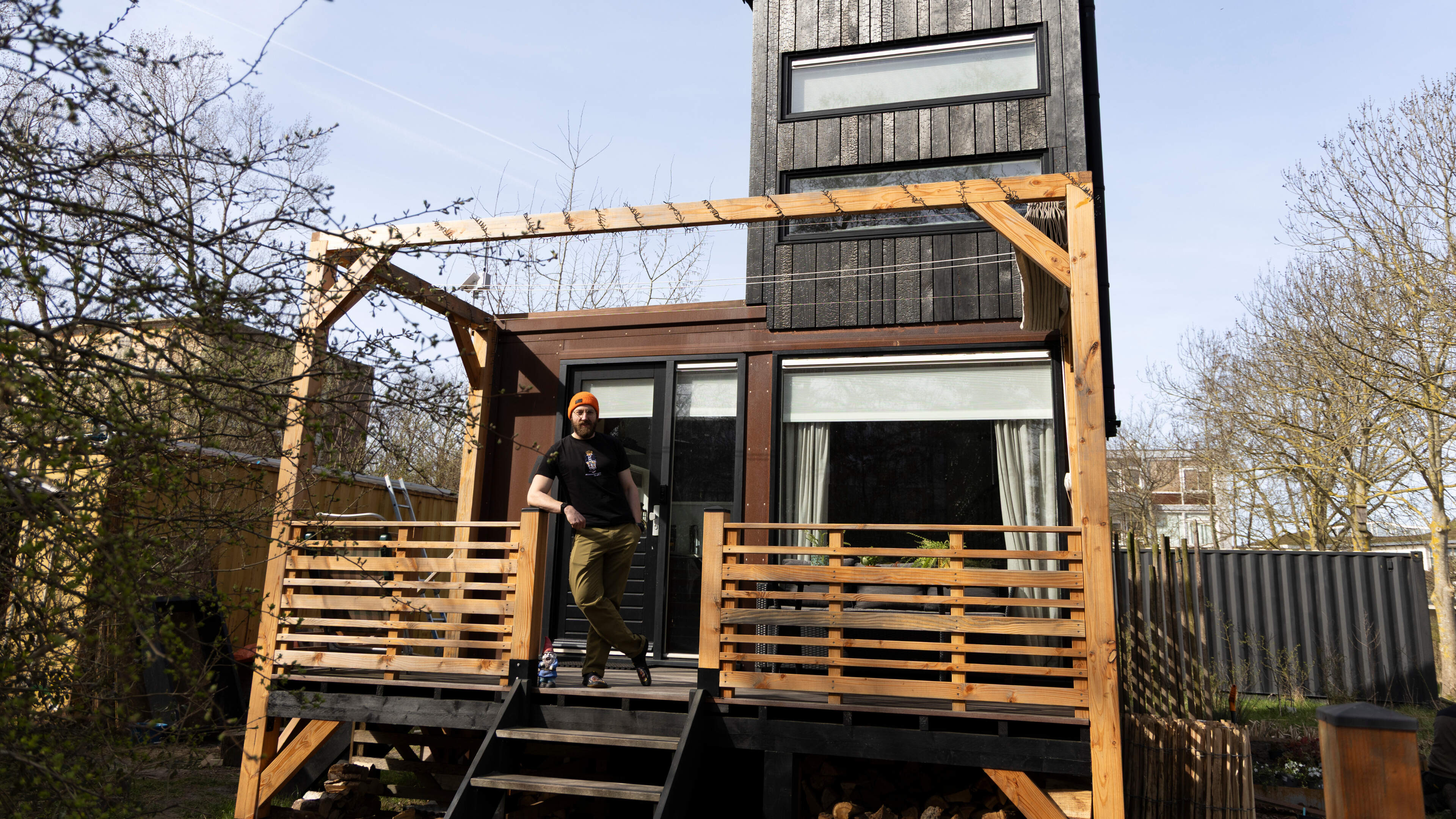 Chris is happy in his tiny house with a large kitchen: ‘A small kitchen irritates me’