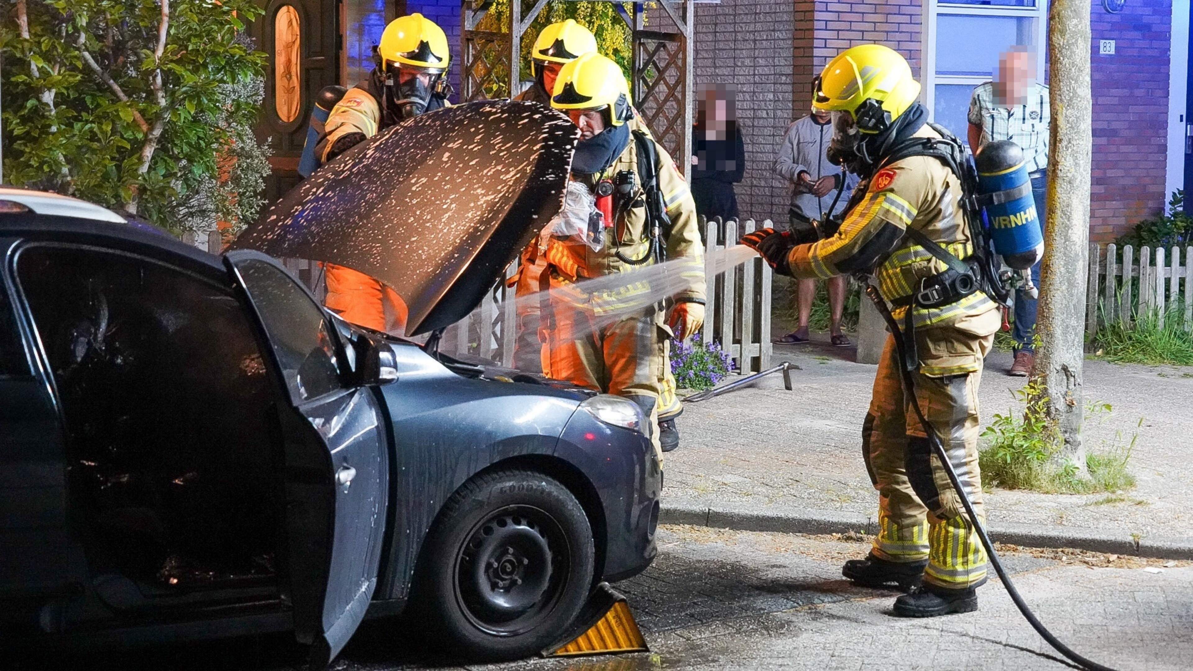112-nieuws: Auto zwaar beschadigd door brand in Hoorn, man beroofd op straat in Oudorp