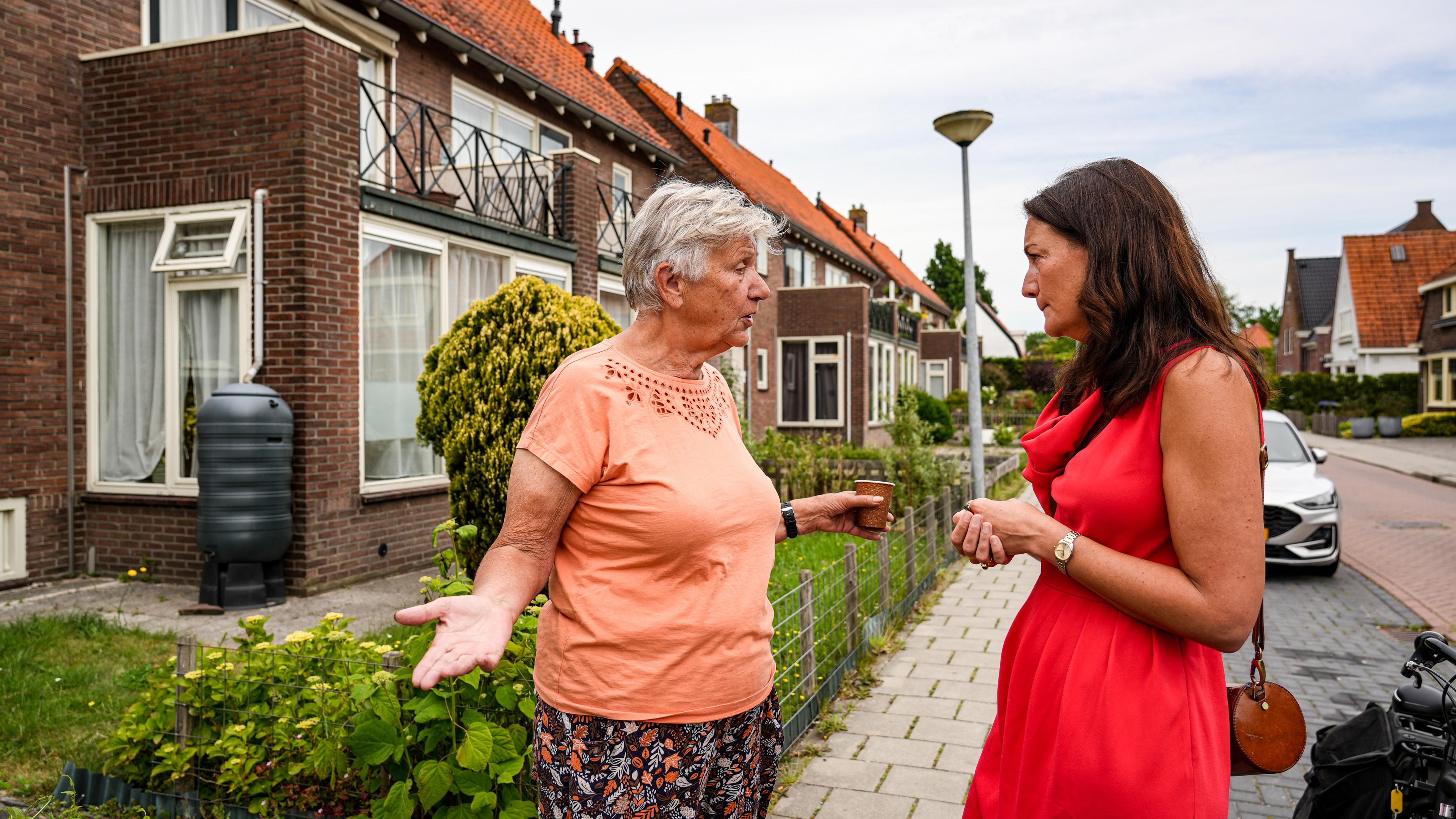 Steun voor bewoners sloopwoningen Landsmeer: ’Ze zullen me eruit moeten slepen, ik ga niet weg’