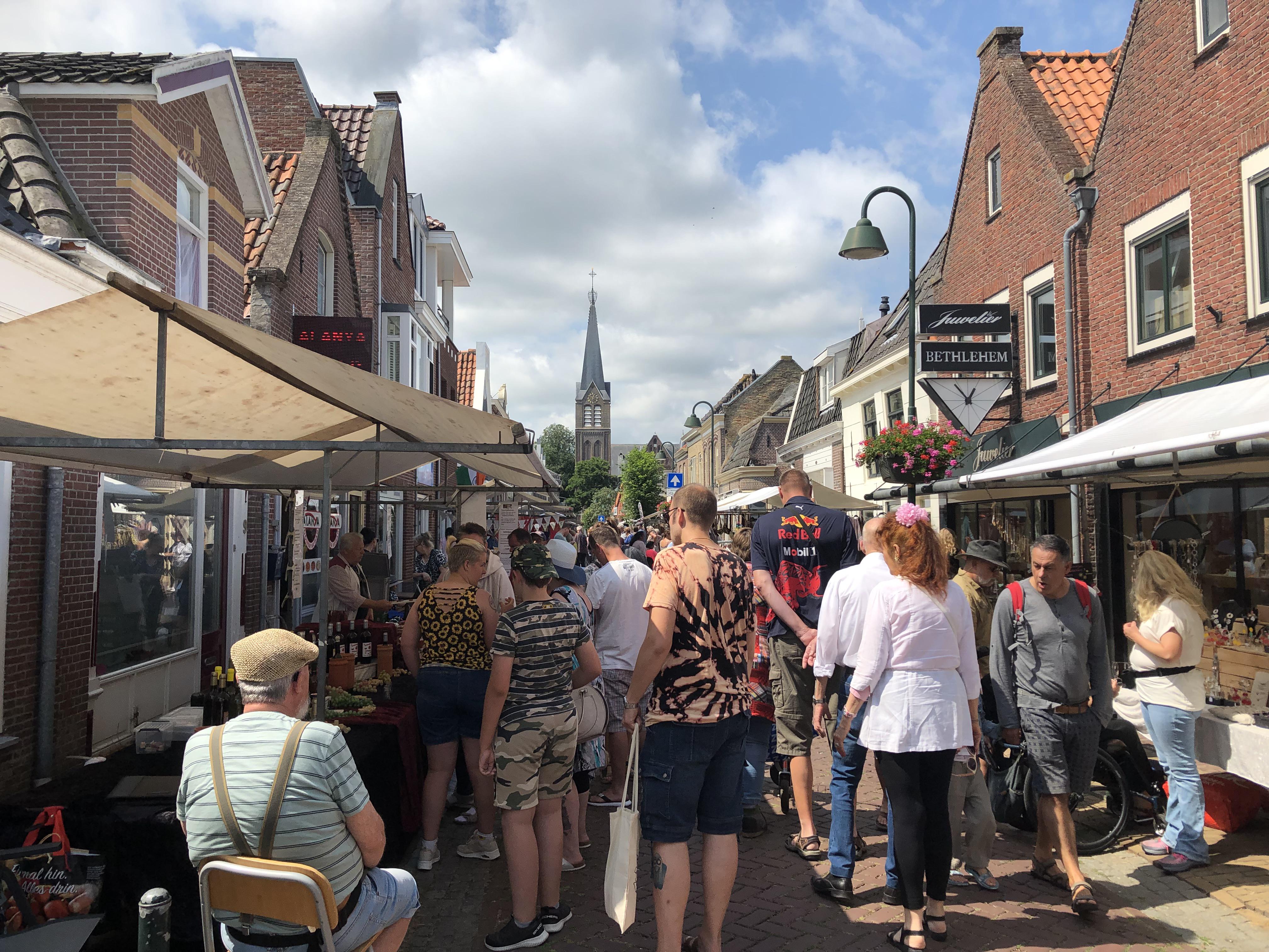 Zonovergoten Zomermarkt Medemblik trekt veel bezoekers