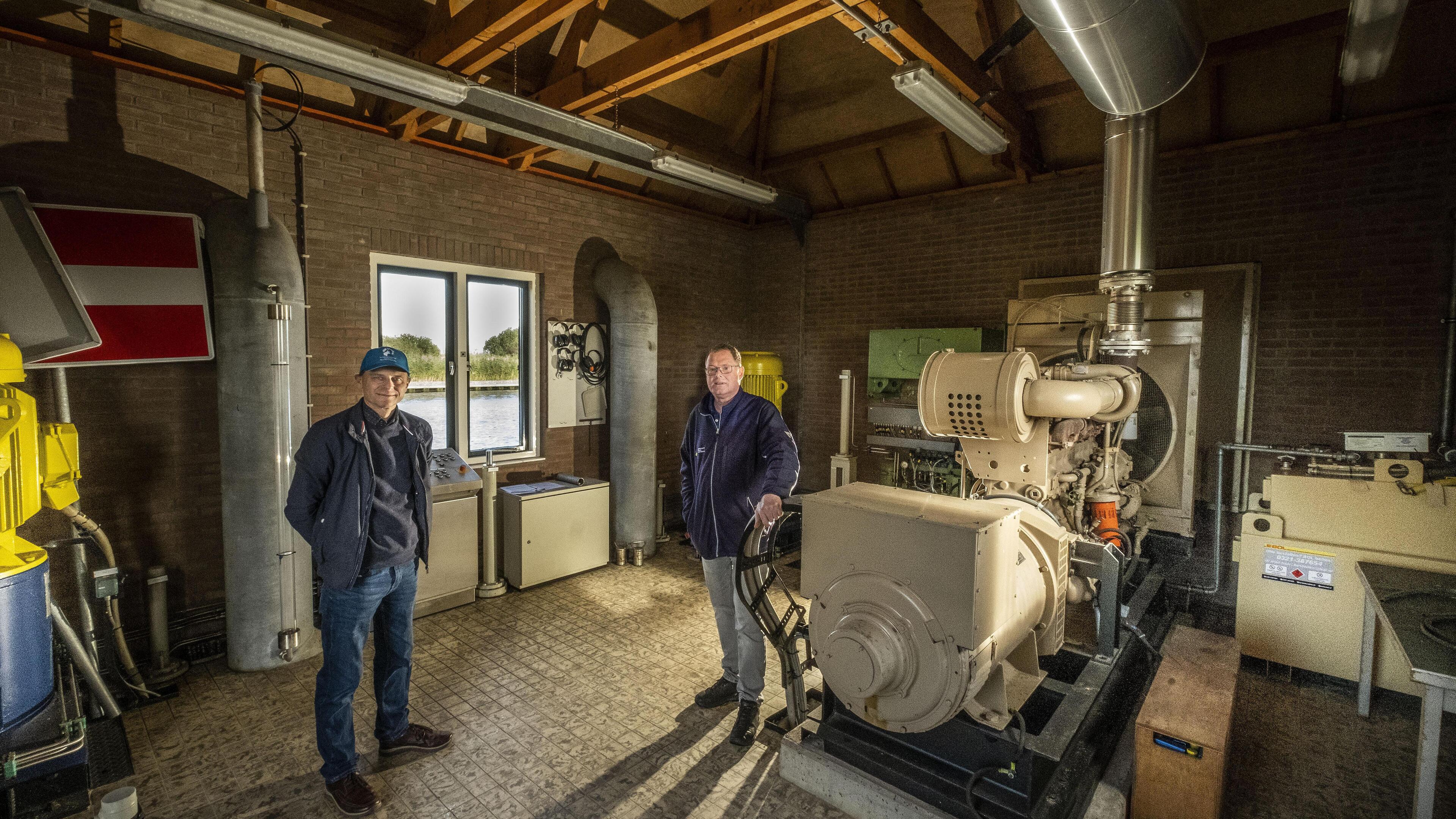 Verstopt in de Noord-Hollandse polders liggen nog geheime stuwen. Een overblijfsel uit de Koude Oorl