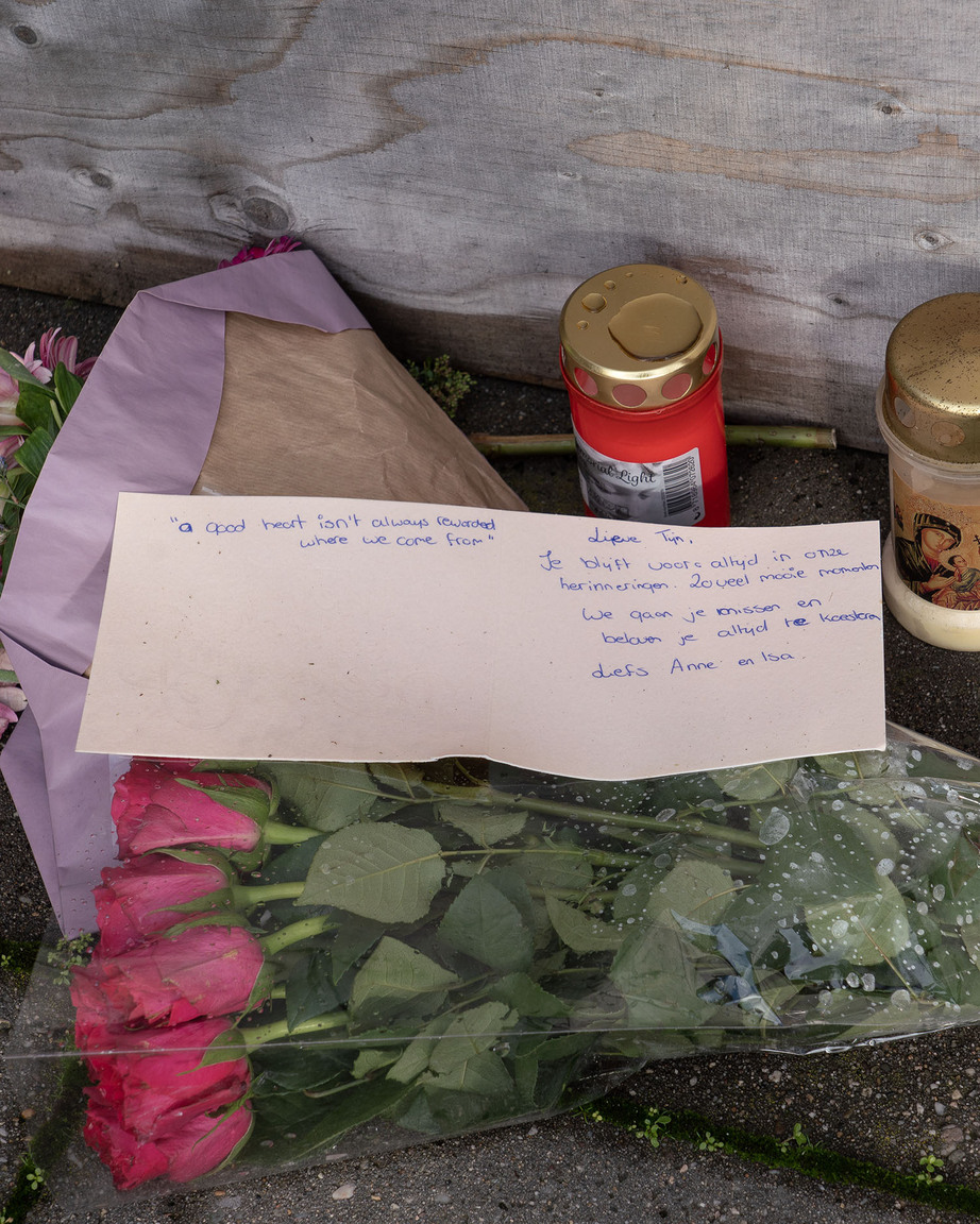 Een minimonument ter nagedachtenis aan de om het leven gebrachte Tijn.