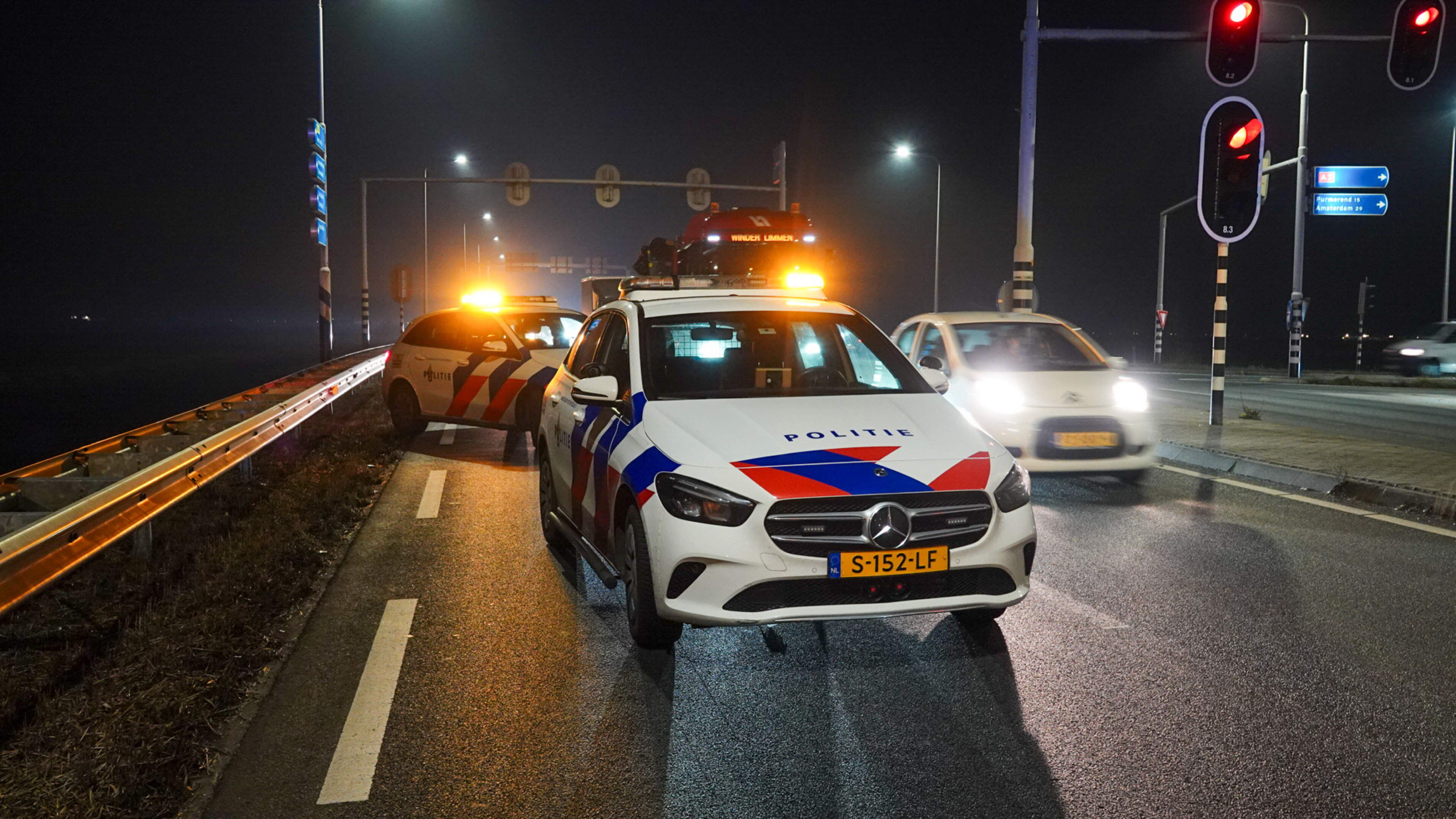 Ongeluk met meerdere voertuigen op N194 bij Berkhout, slachtoffer naar ziekenhuis
